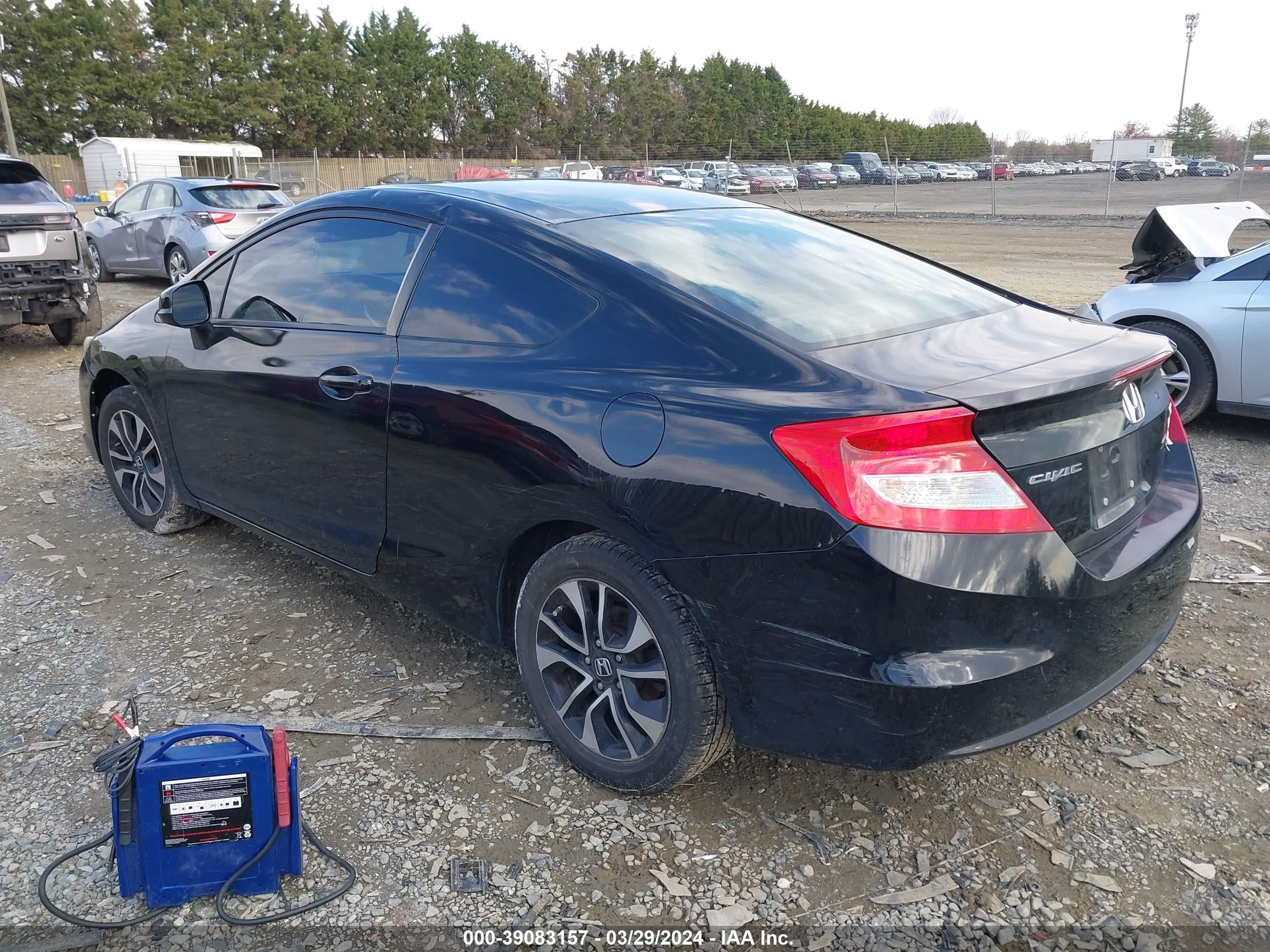 Photo 2 VIN: 2HGFG3B81DH525677 - HONDA CIVIC 