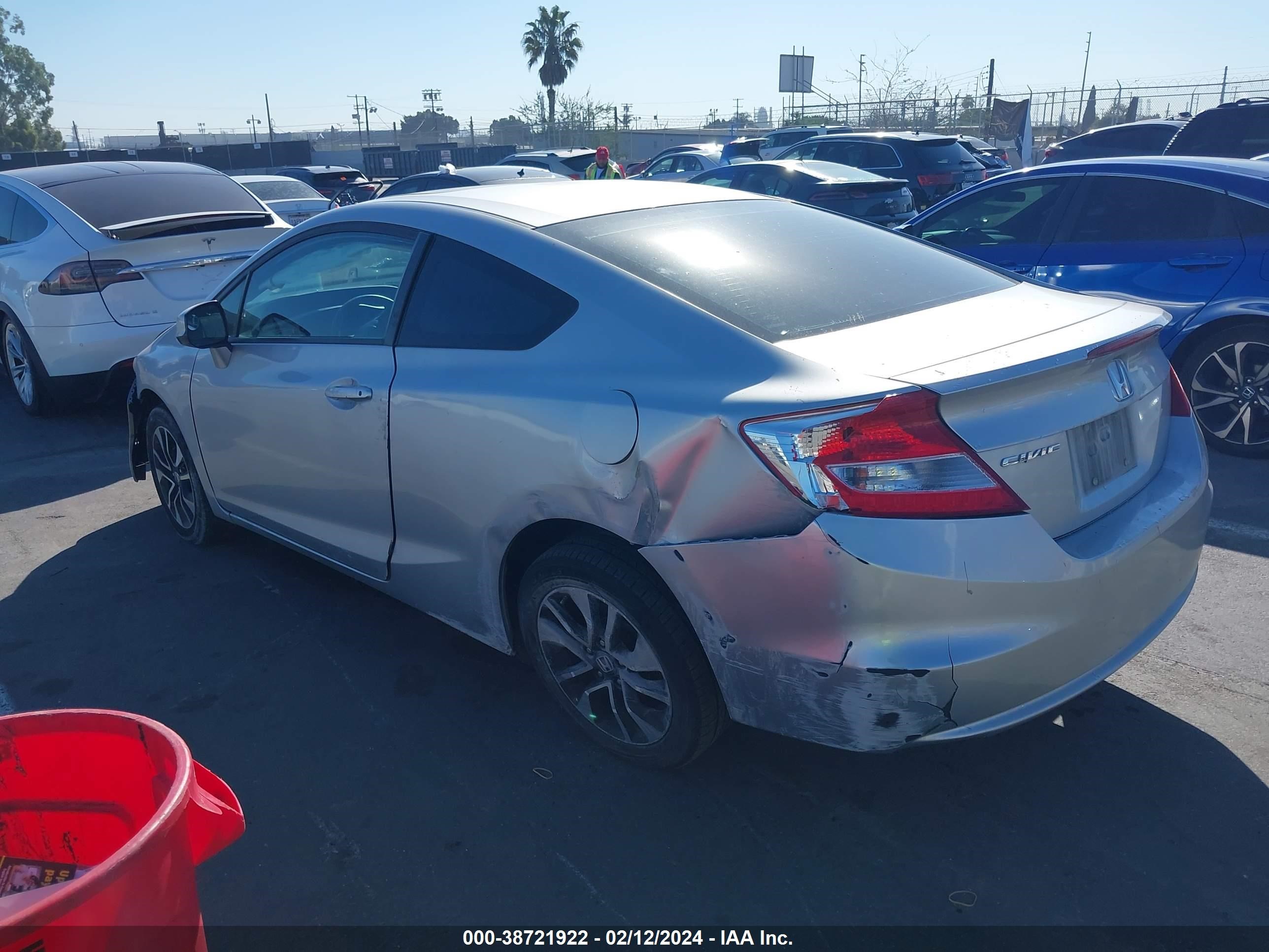 Photo 2 VIN: 2HGFG3B83DH516561 - HONDA CIVIC 