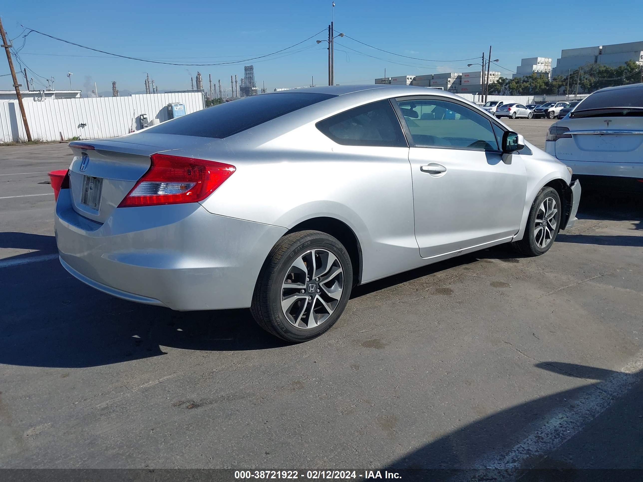 Photo 3 VIN: 2HGFG3B83DH516561 - HONDA CIVIC 