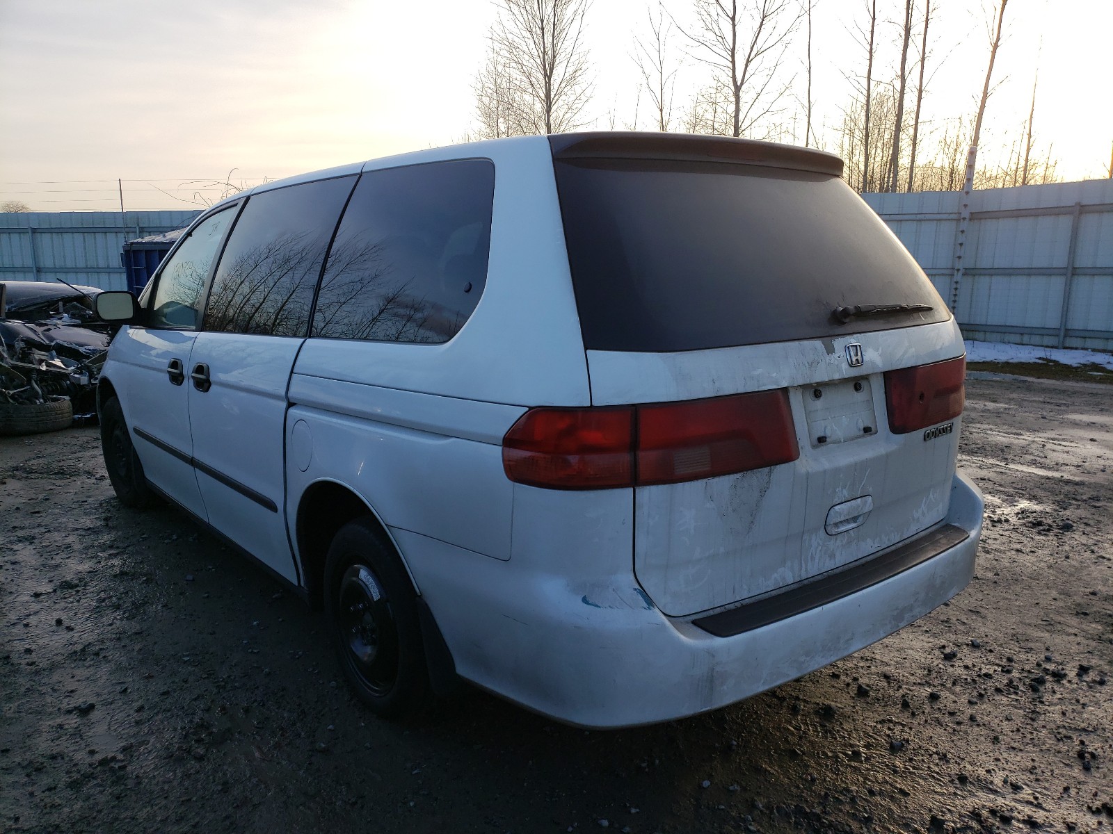 Photo 2 VIN: 2HKRL1856YH525986 - HONDA ODYSSEY LX 