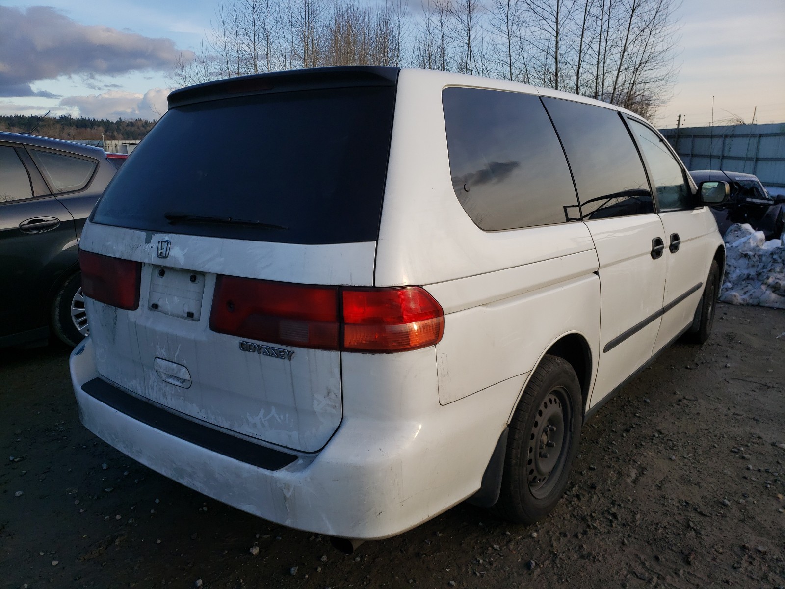 Photo 3 VIN: 2HKRL1856YH525986 - HONDA ODYSSEY LX 