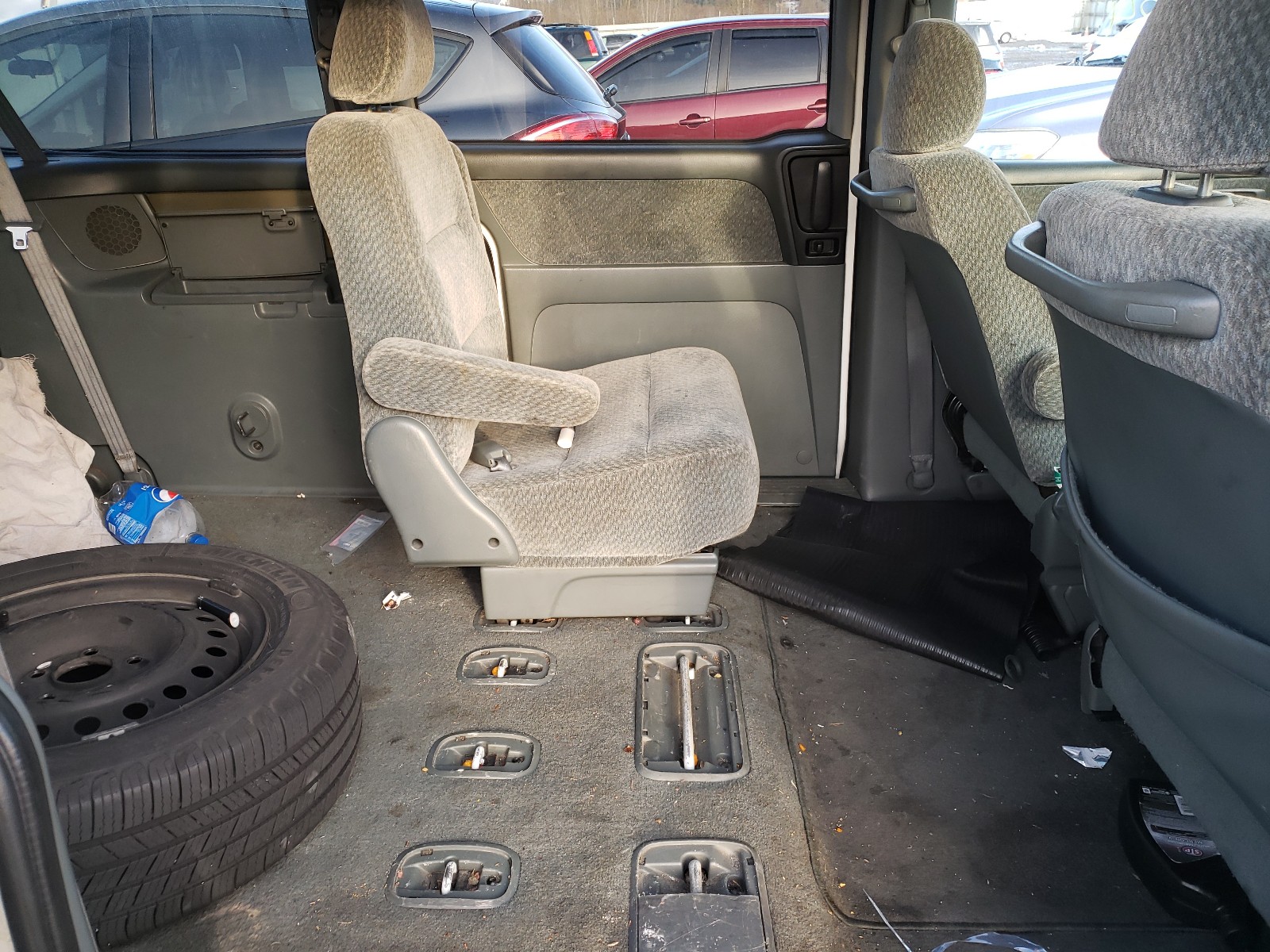 Photo 5 VIN: 2HKRL1856YH525986 - HONDA ODYSSEY LX 