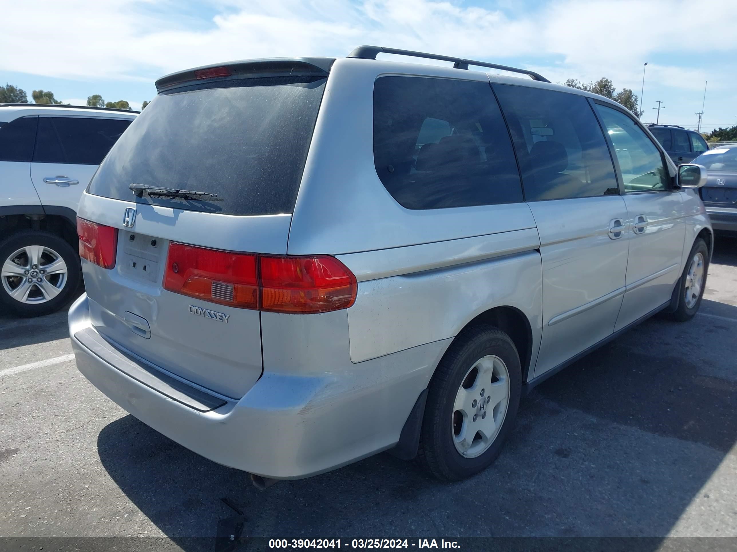 Photo 3 VIN: 2HKRL18601H565690 - HONDA ODYSSEY 