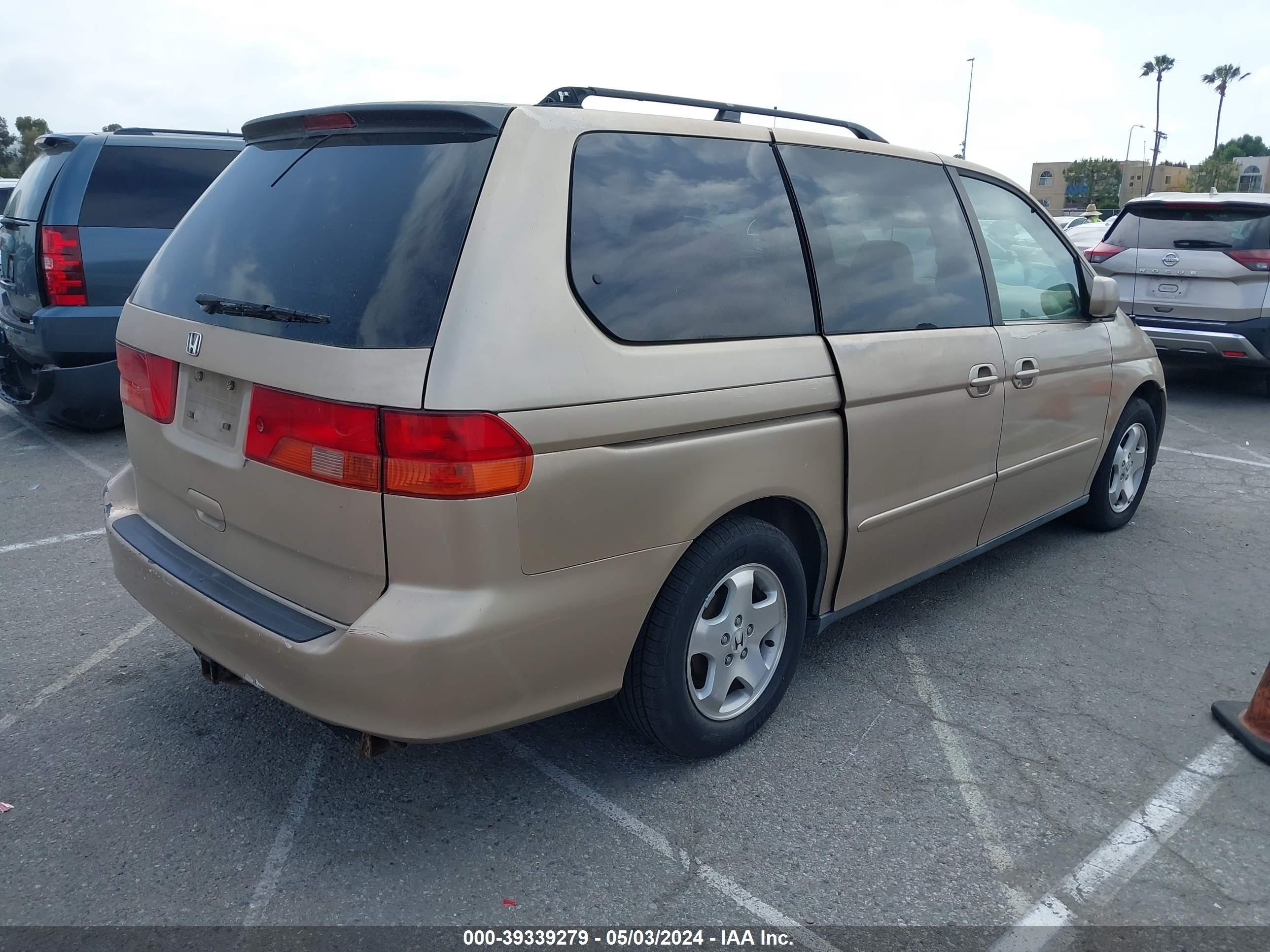 Photo 3 VIN: 2HKRL1862YH585143 - HONDA ODYSSEY 