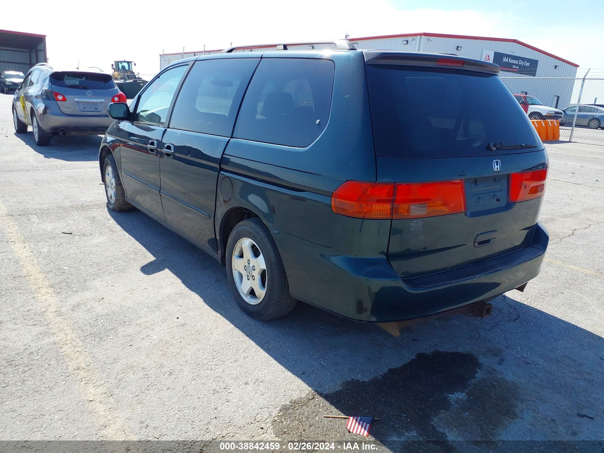 Photo 2 VIN: 2HKRL1869YH596561 - HONDA ODYSSEY 