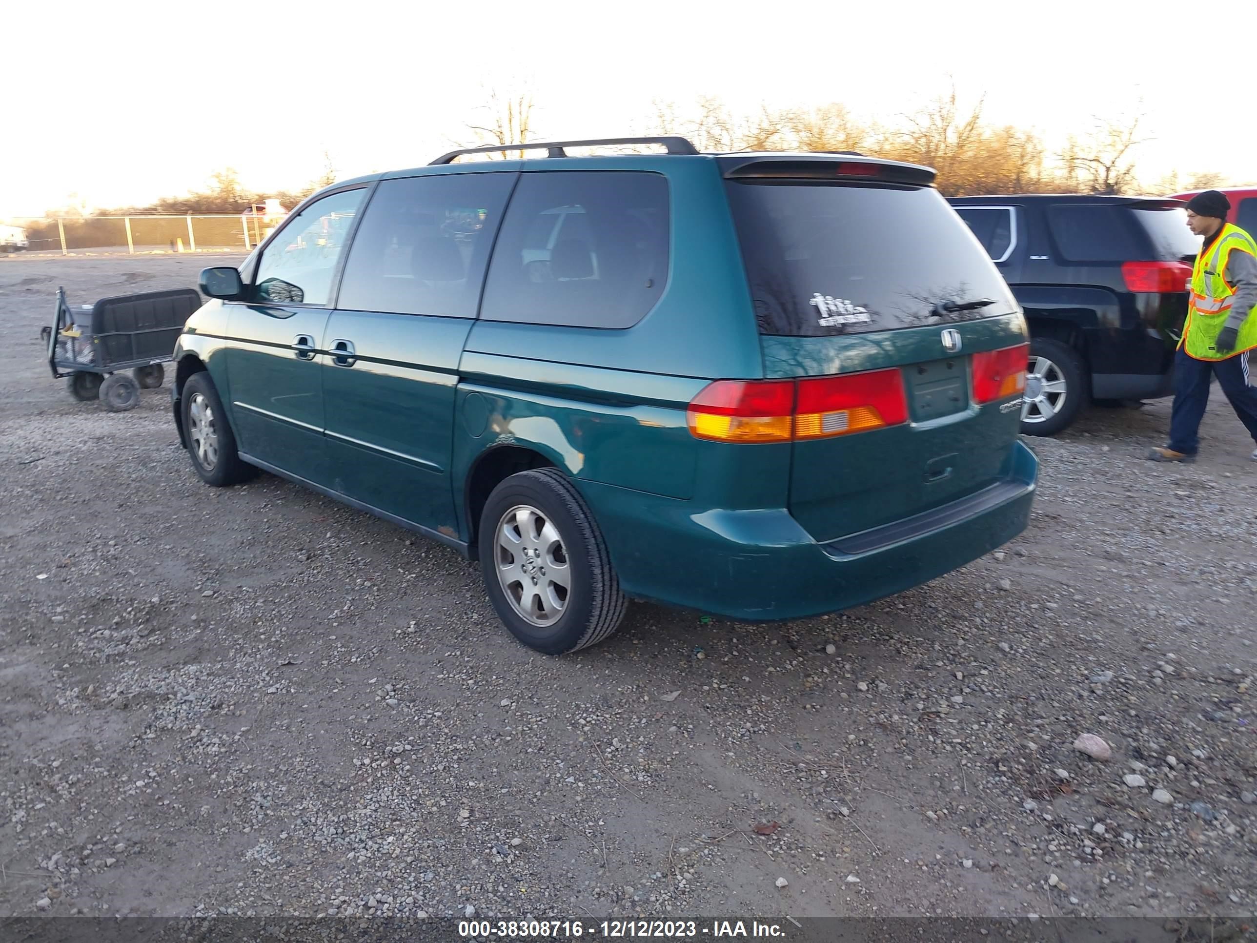 Photo 2 VIN: 2HKRL186X2H588251 - HONDA ODYSSEY 