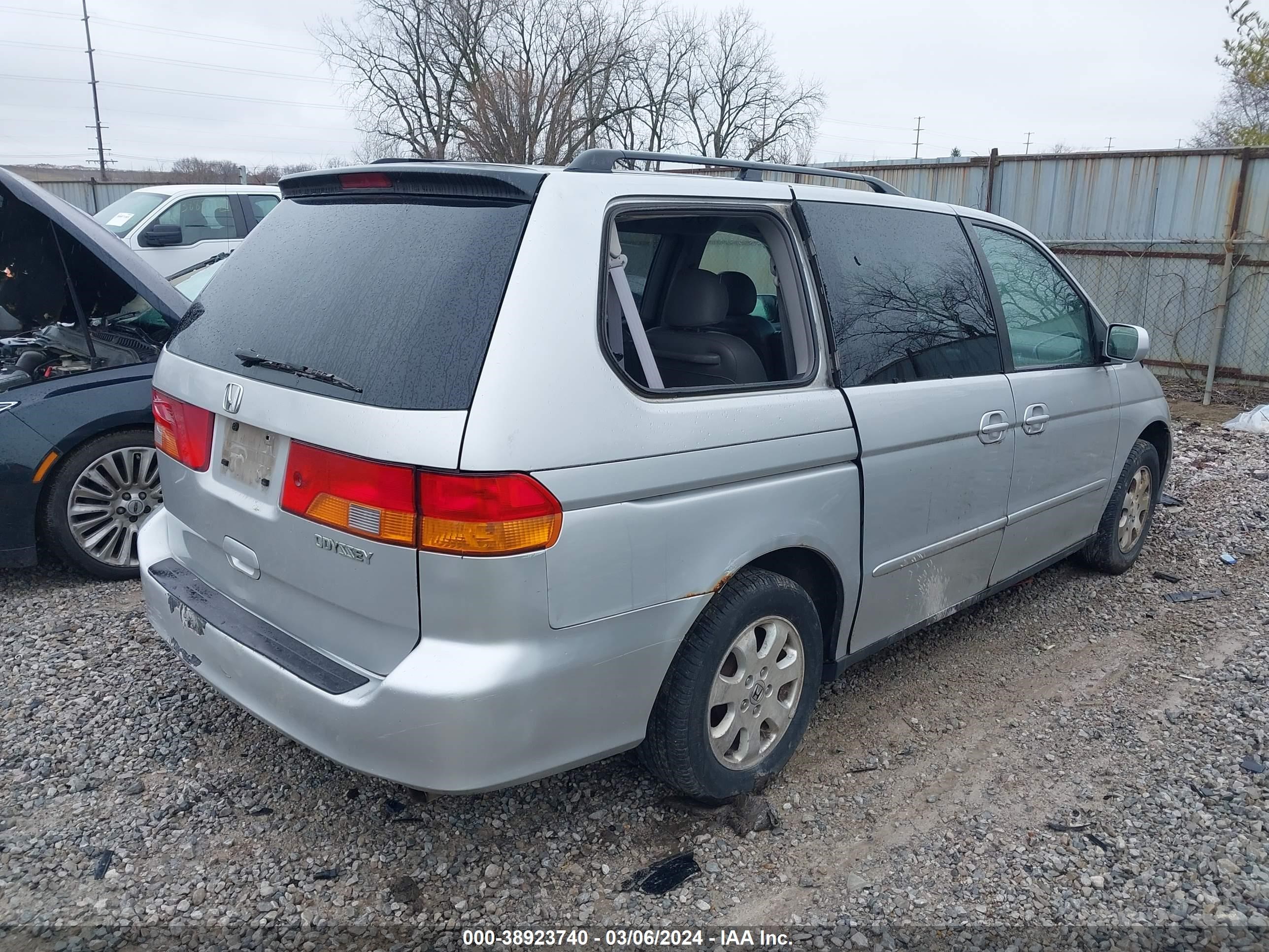 Photo 3 VIN: 2HKRL18952H585588 - HONDA ODYSSEY 