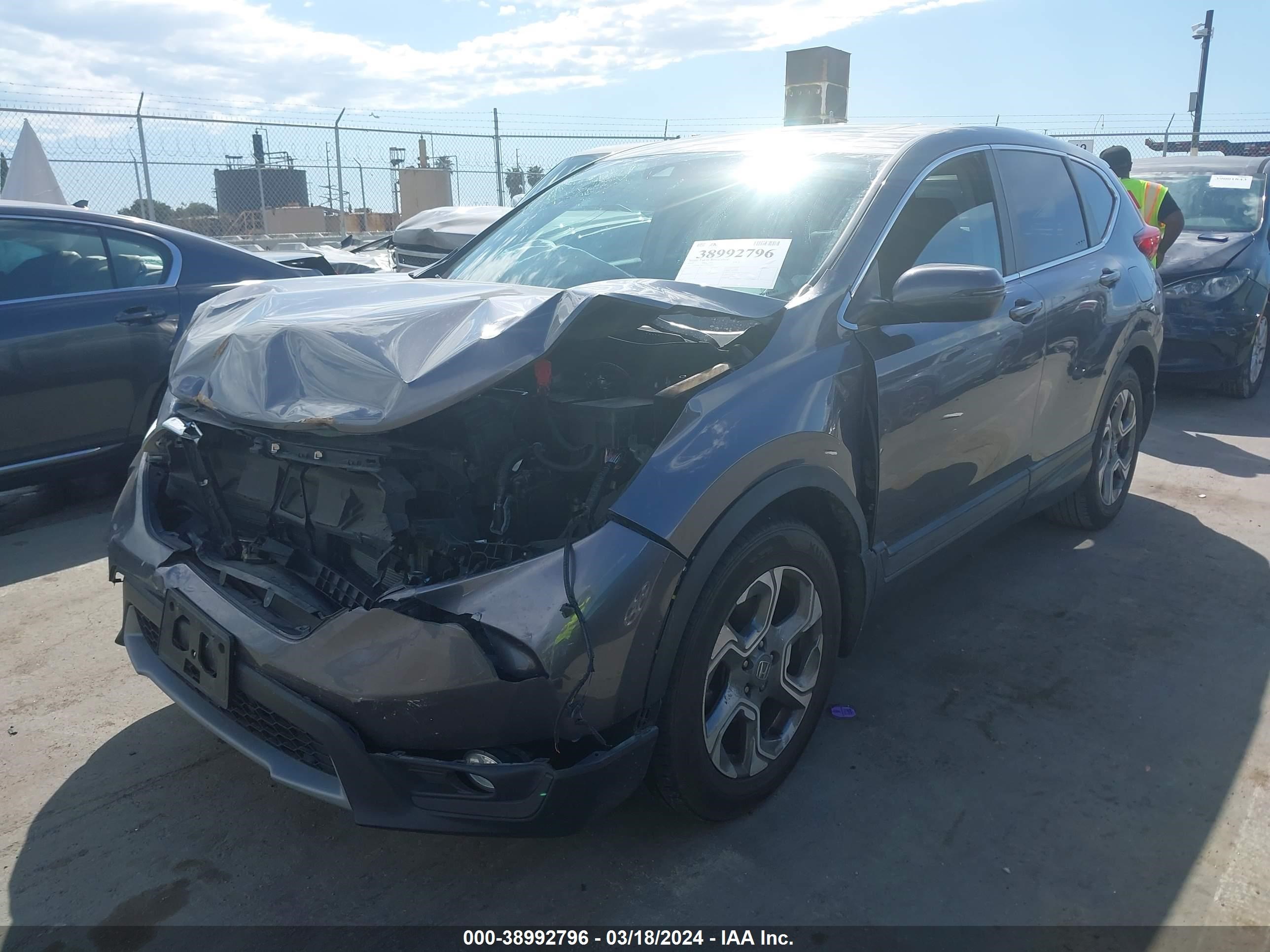 Photo 1 VIN: 2HKRW1H54JH503563 - HONDA CR-V 