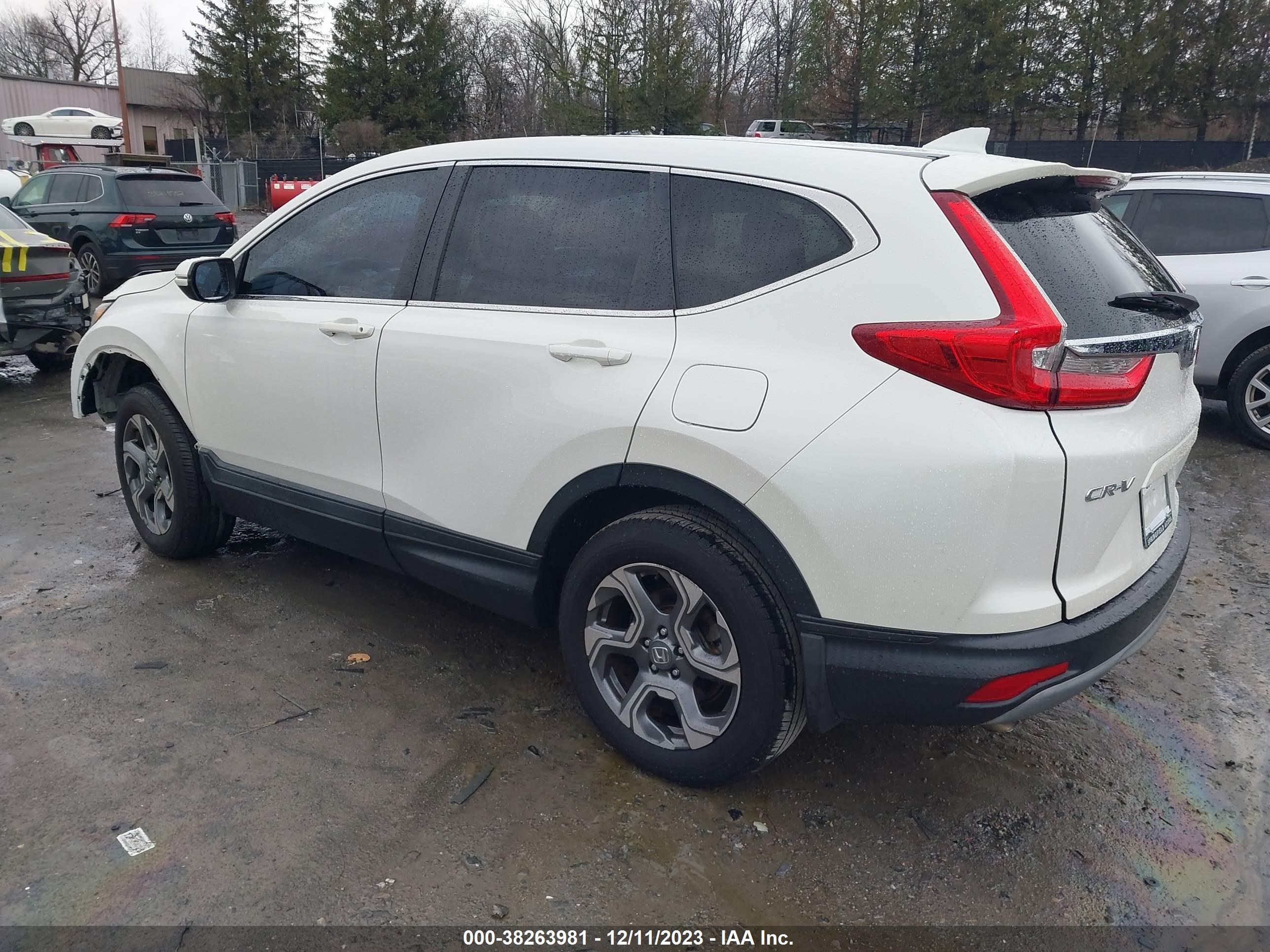 Photo 2 VIN: 2HKRW2H51JH621169 - HONDA CR-V 