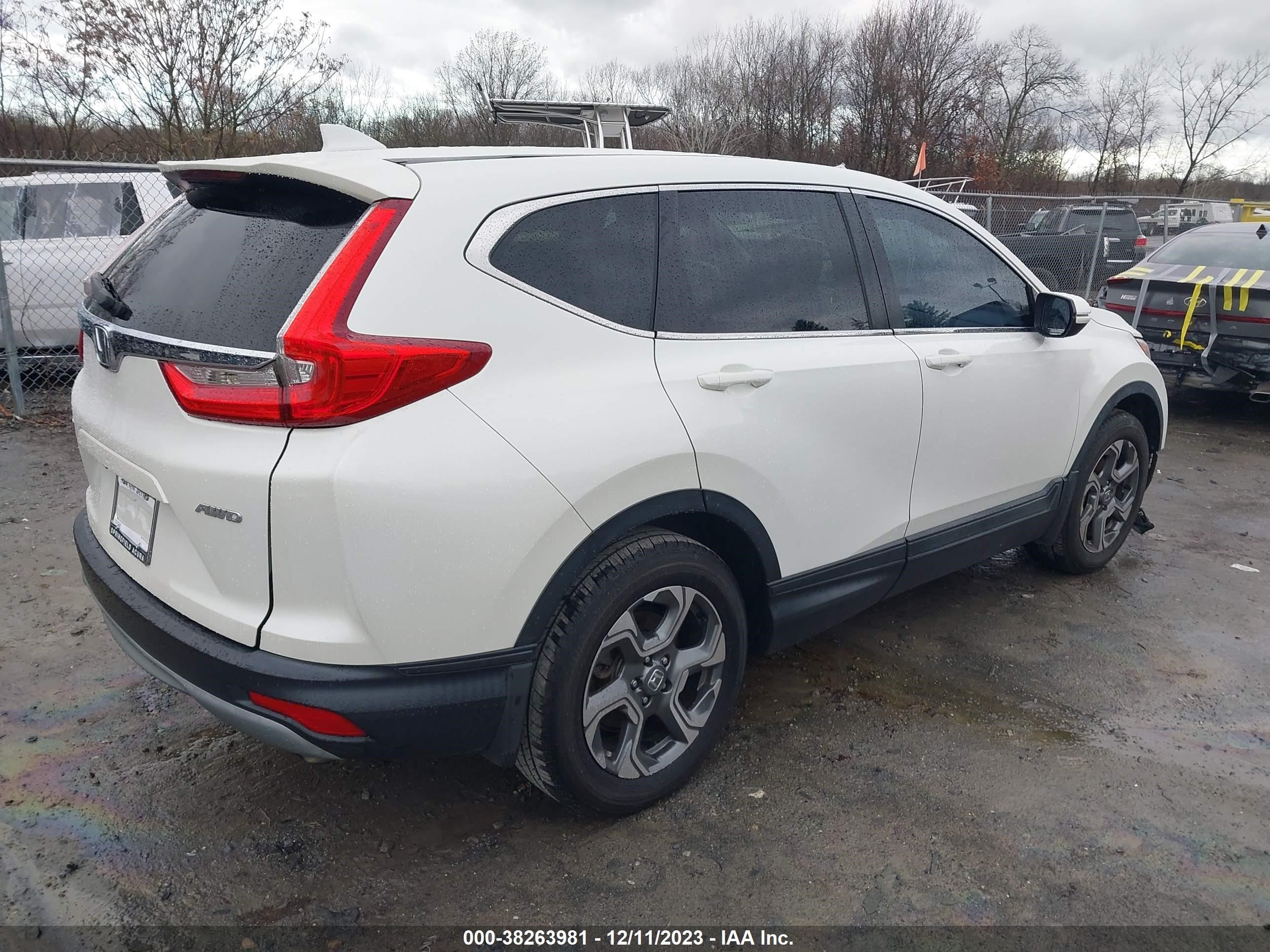 Photo 3 VIN: 2HKRW2H51JH621169 - HONDA CR-V 