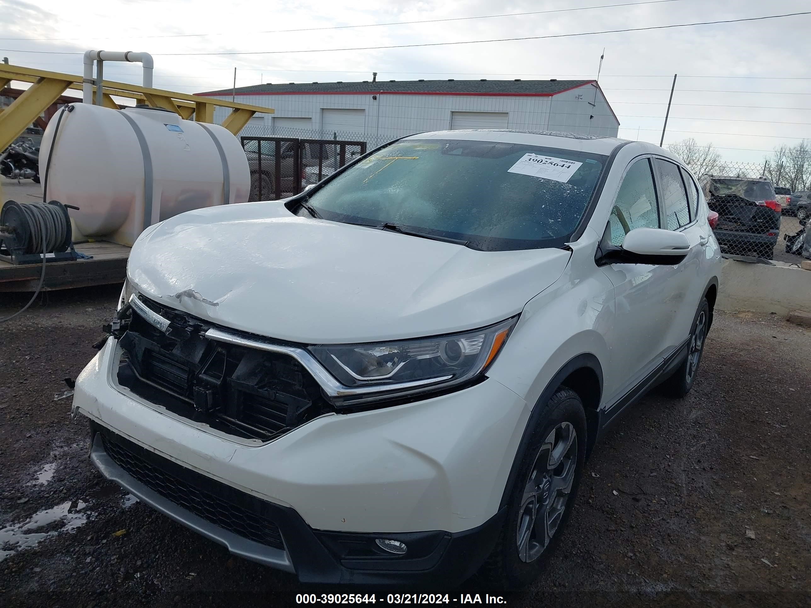 Photo 1 VIN: 2HKRW2H56JH635620 - HONDA CR-V 