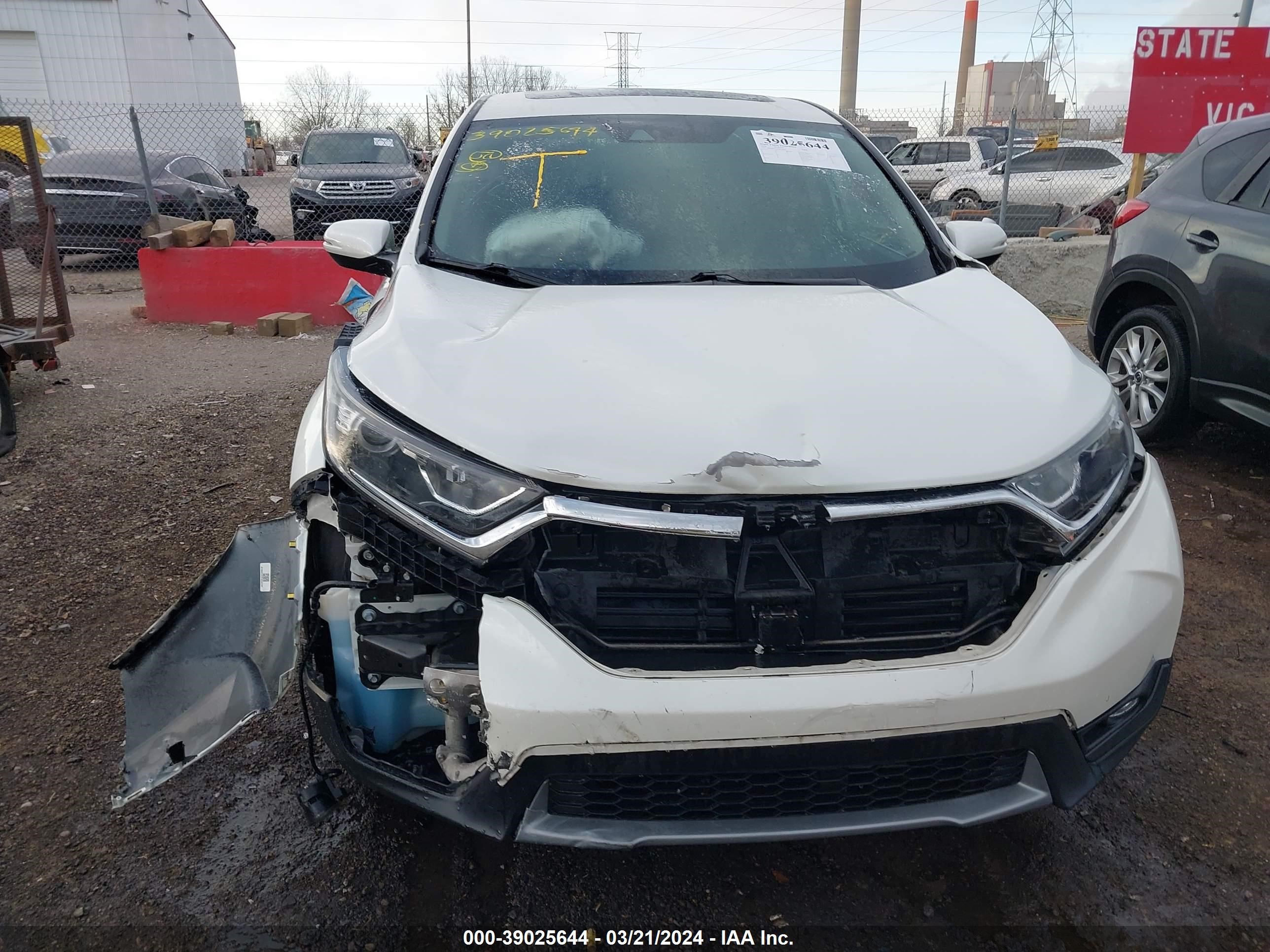 Photo 11 VIN: 2HKRW2H56JH635620 - HONDA CR-V 