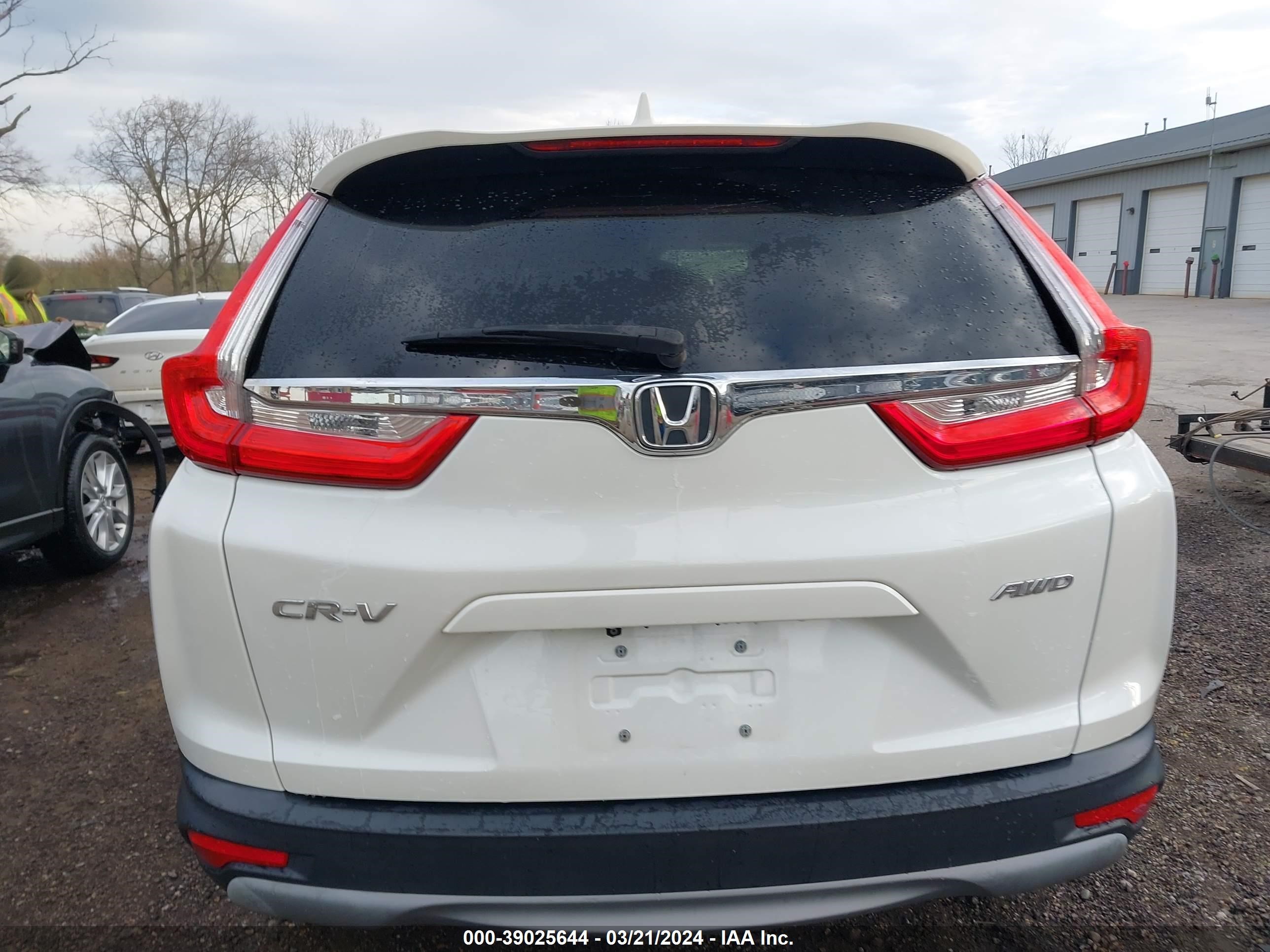 Photo 15 VIN: 2HKRW2H56JH635620 - HONDA CR-V 