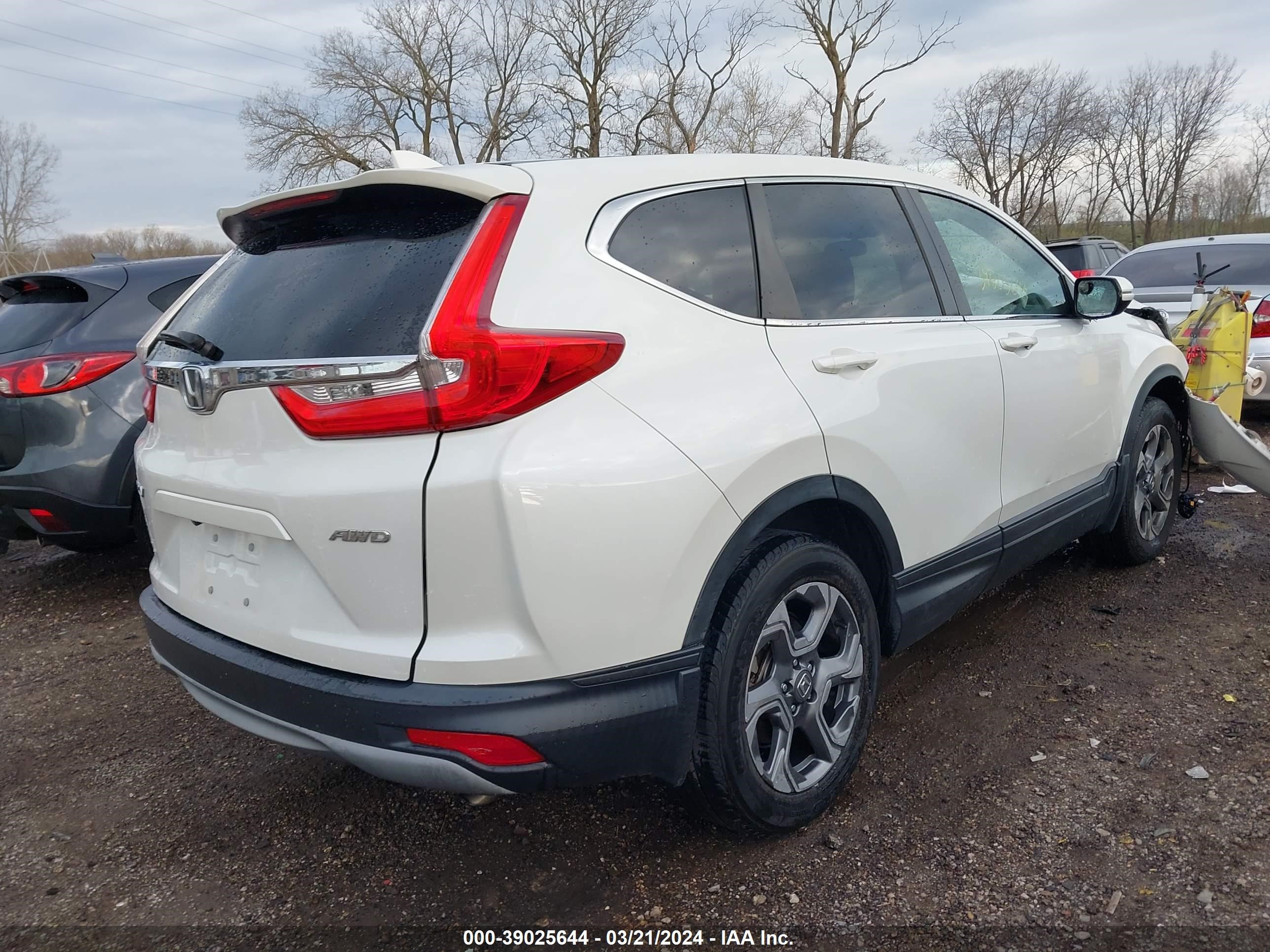 Photo 3 VIN: 2HKRW2H56JH635620 - HONDA CR-V 