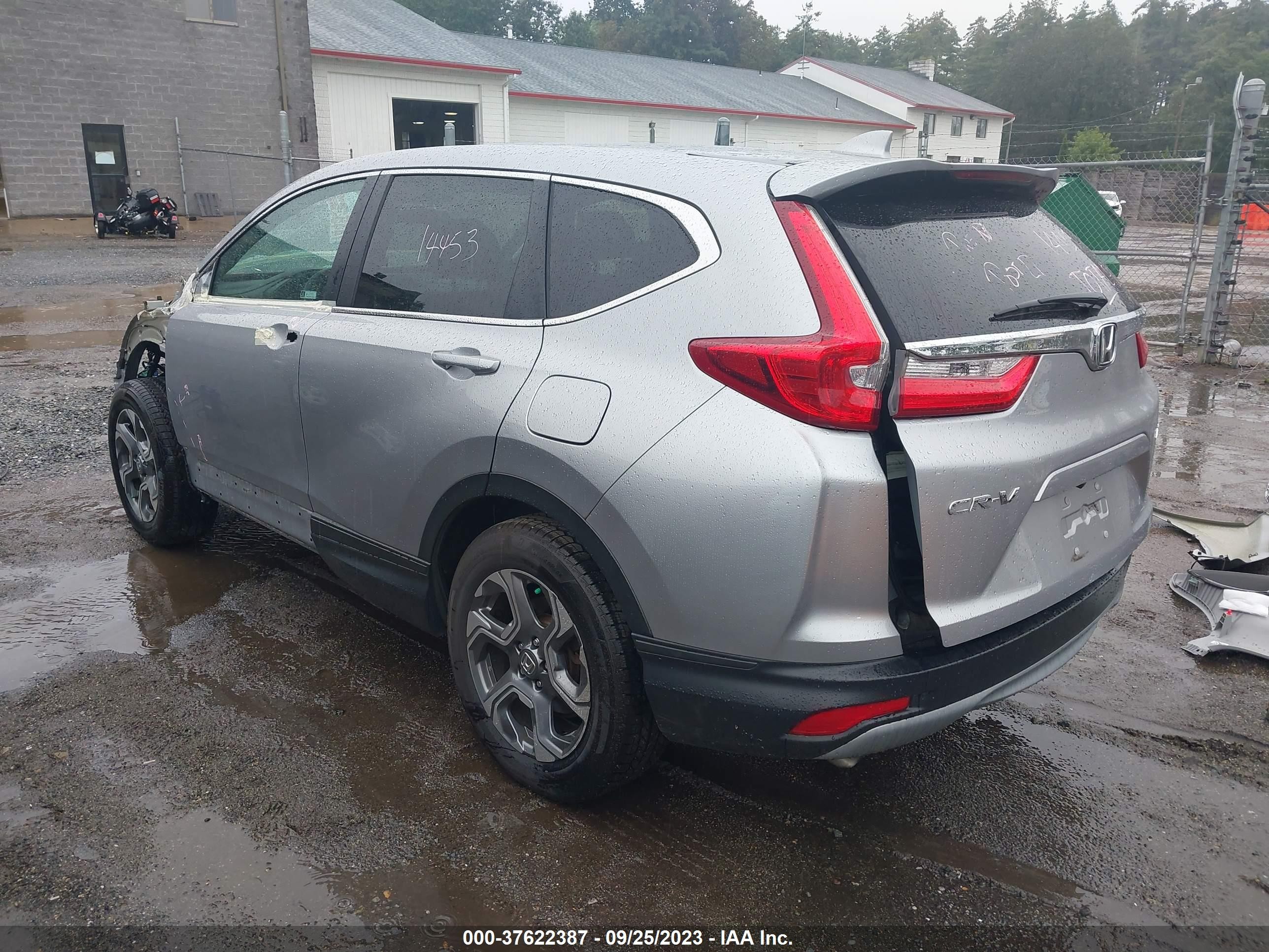 Photo 2 VIN: 2HKRW2H57KH622554 - HONDA CR-V 