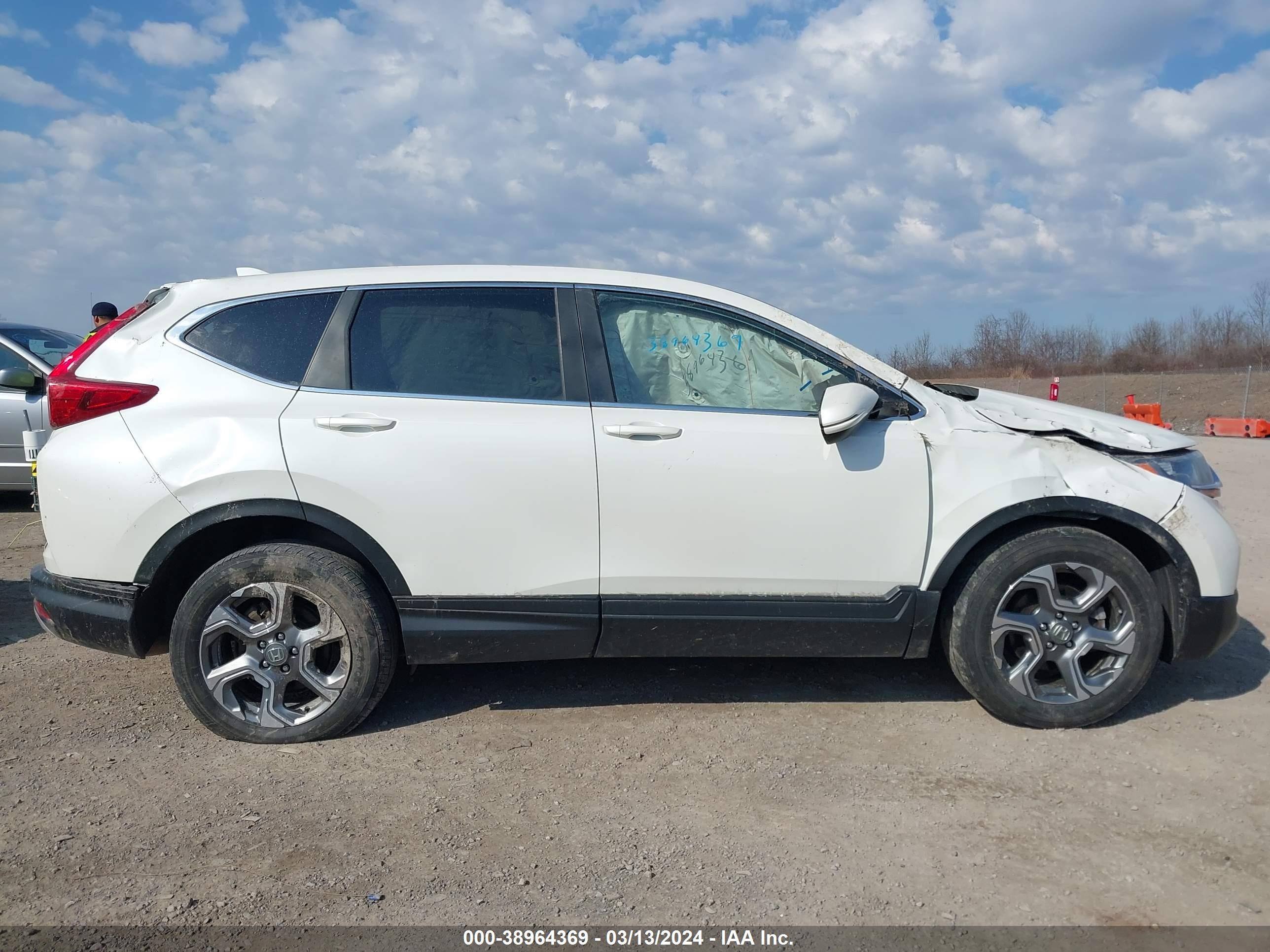 Photo 11 VIN: 2HKRW2H59JH683628 - HONDA CR-V 