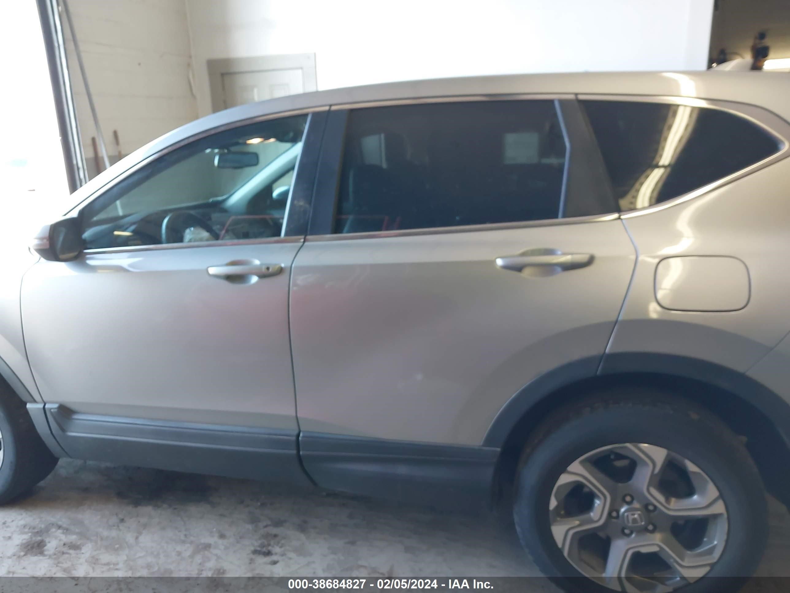 Photo 14 VIN: 2HKRW2H82JH620980 - HONDA CR-V 