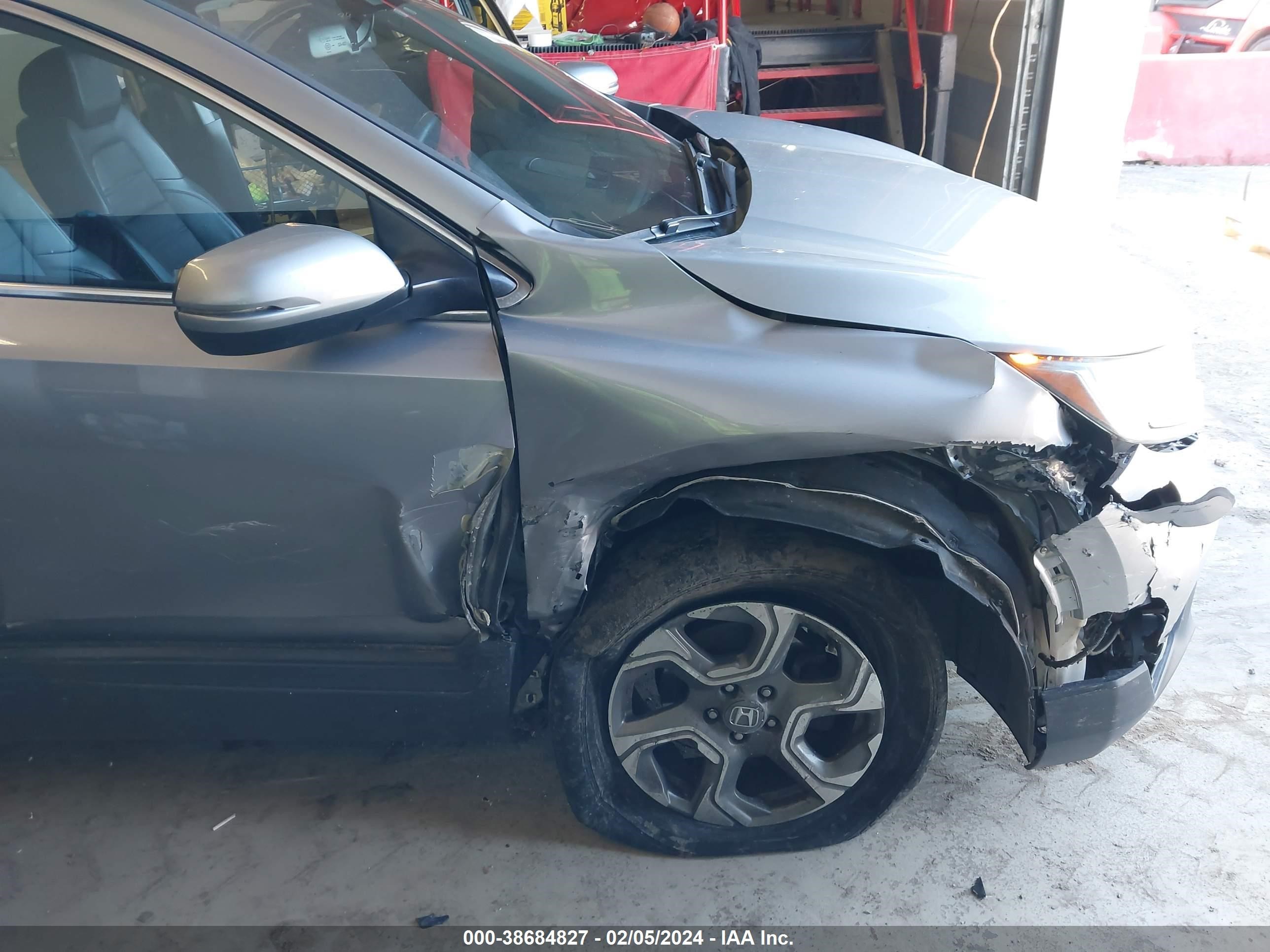 Photo 5 VIN: 2HKRW2H82JH620980 - HONDA CR-V 