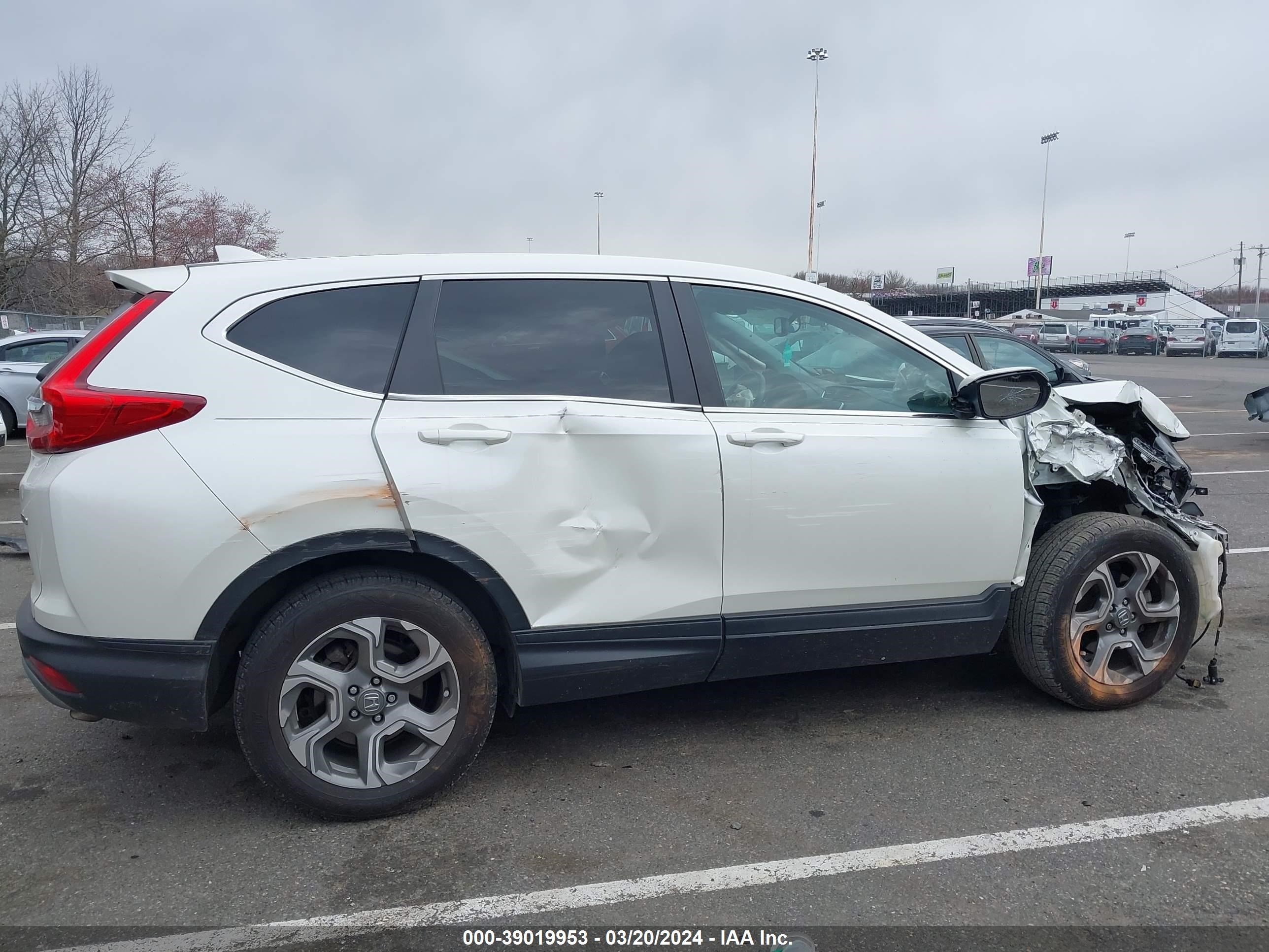 Photo 12 VIN: 2HKRW2H82JH696554 - HONDA CR-V 