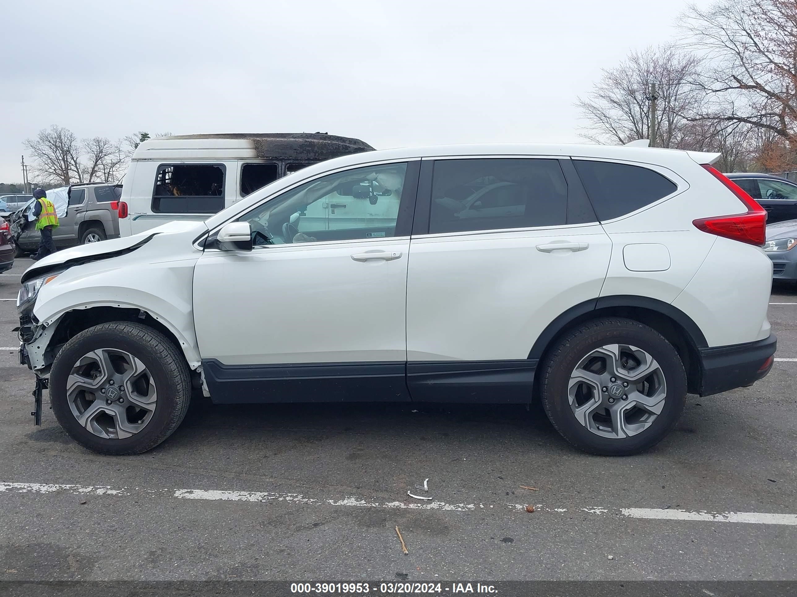 Photo 13 VIN: 2HKRW2H82JH696554 - HONDA CR-V 