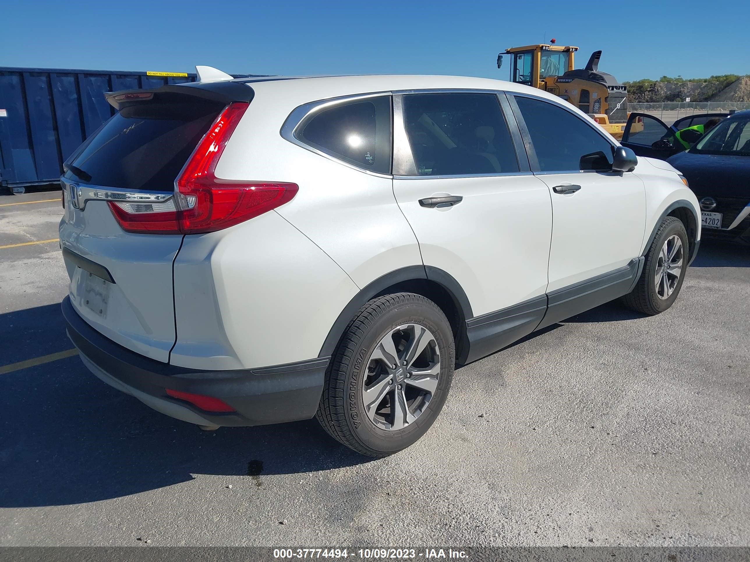 Photo 3 VIN: 2HKRW5H37JH421641 - HONDA CR-V 