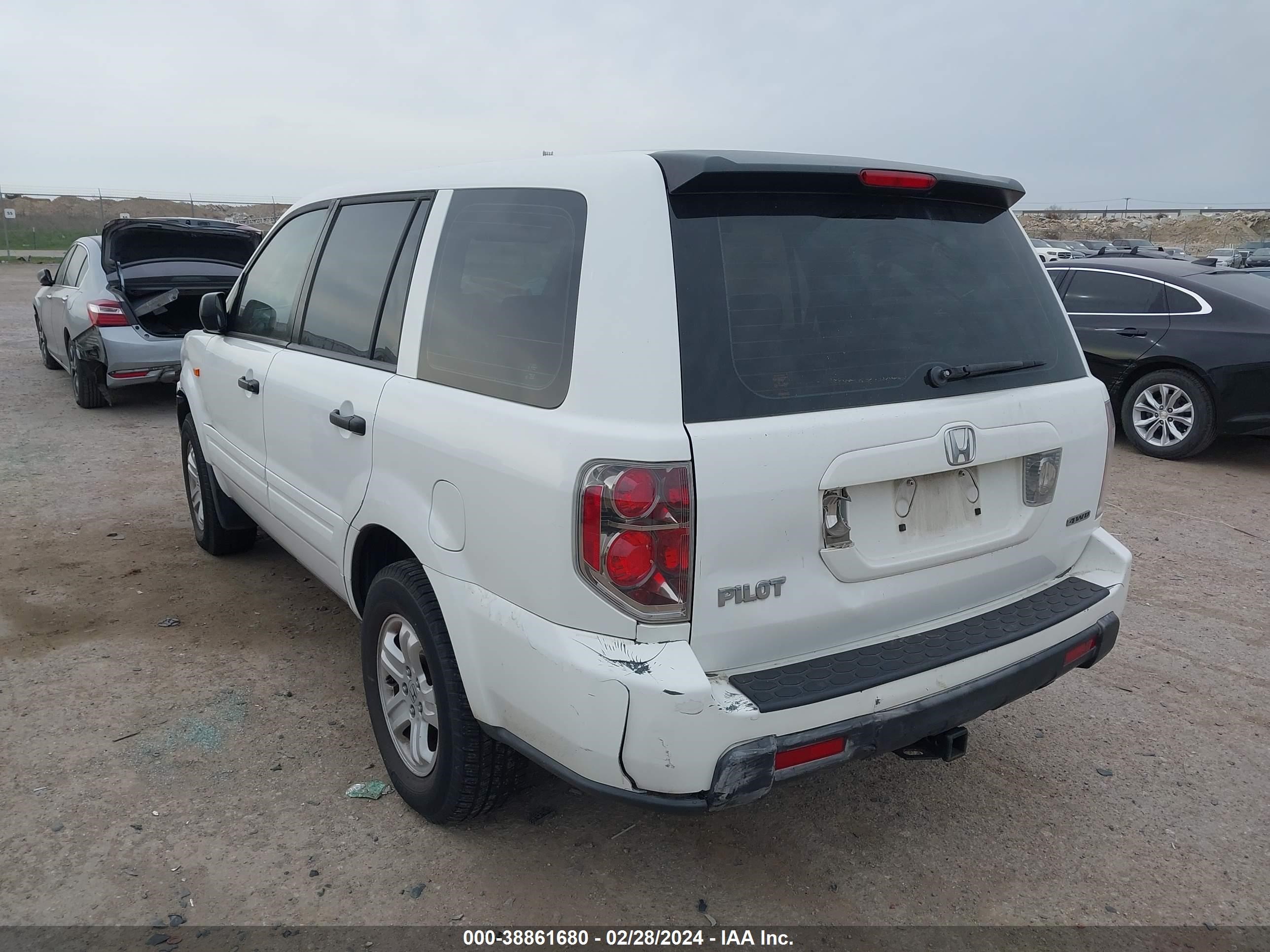 Photo 2 VIN: 2HKYF18116H563185 - HONDA PILOT 