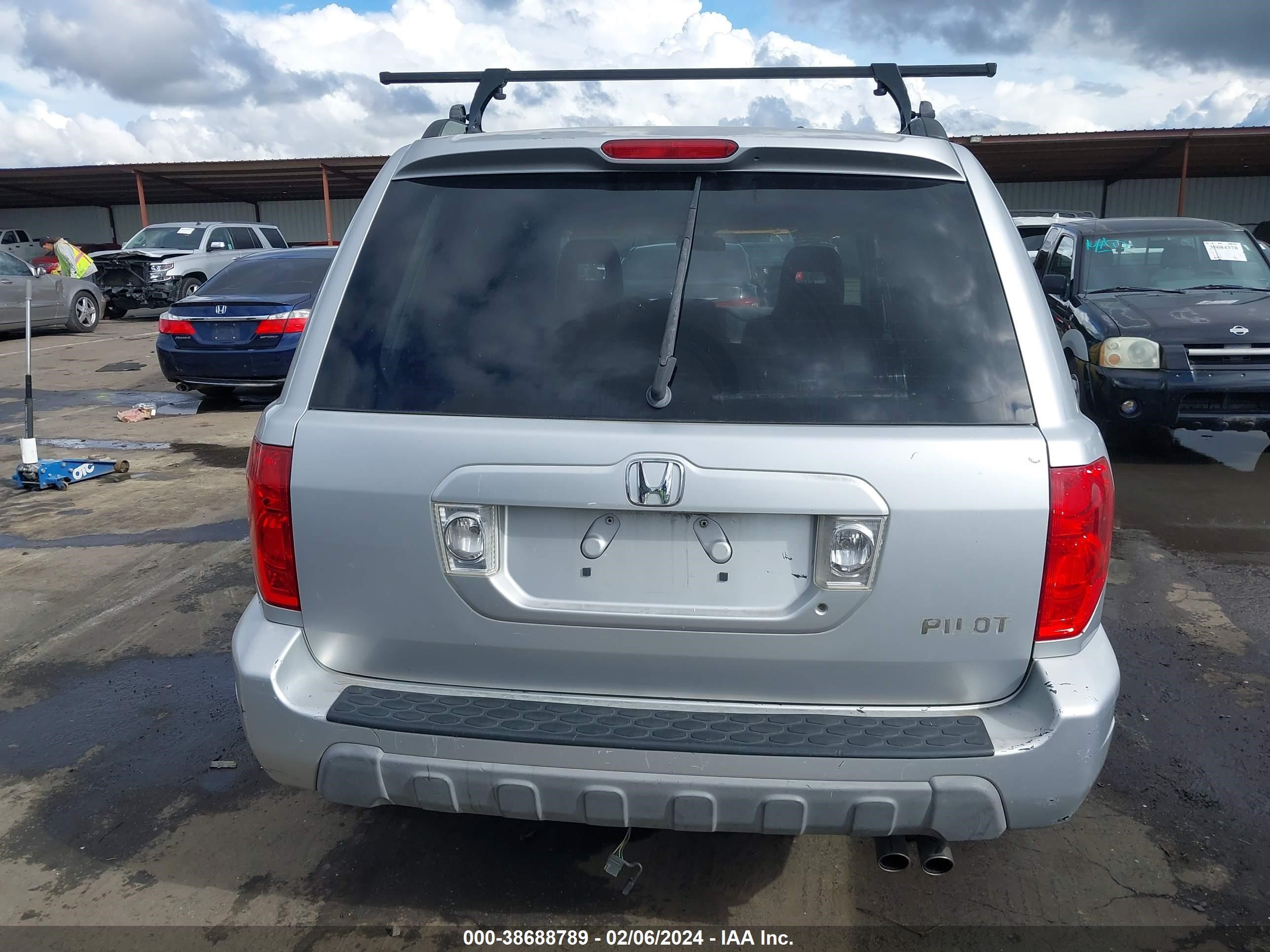 Photo 15 VIN: 2HKYF18404H507519 - HONDA PILOT 