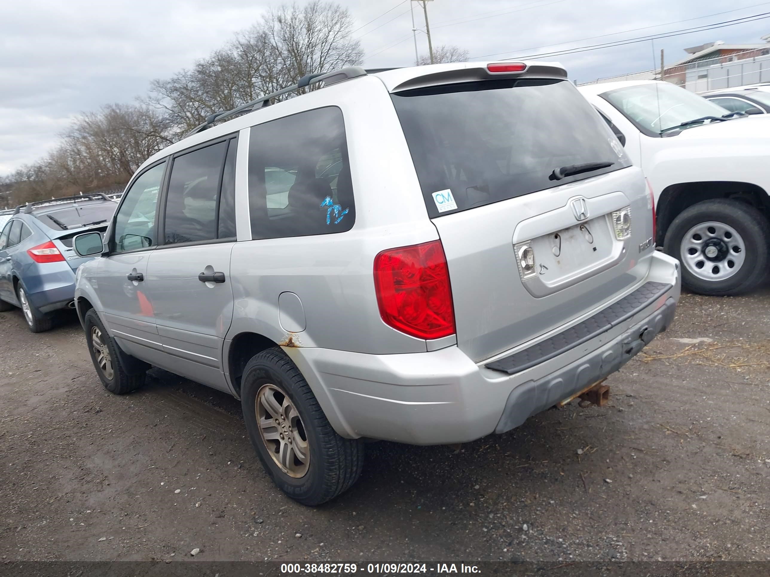 Photo 2 VIN: 2HKYF18414H587574 - HONDA PILOT 