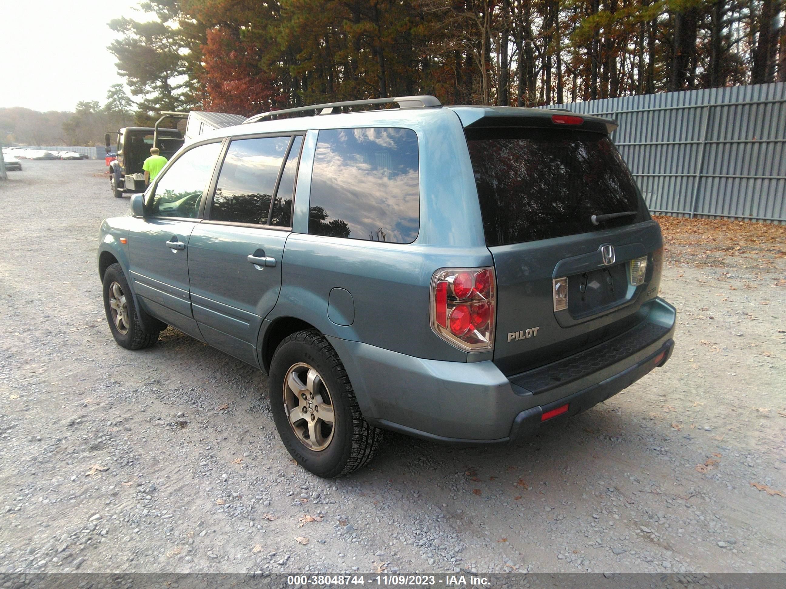 Photo 2 VIN: 2HKYF18427H501242 - HONDA PILOT 