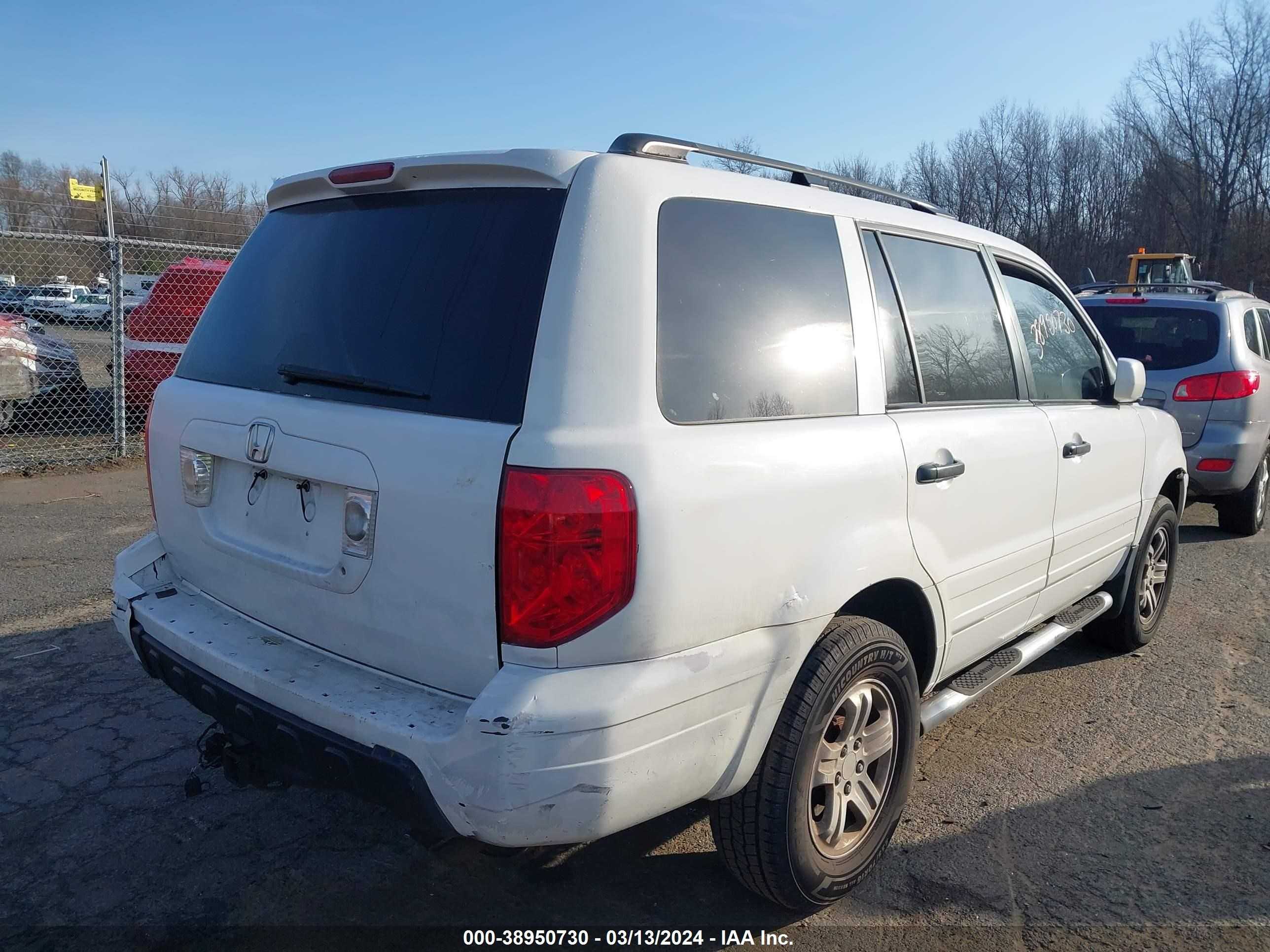 Photo 3 VIN: 2HKYF18443H581752 - HONDA PILOT 