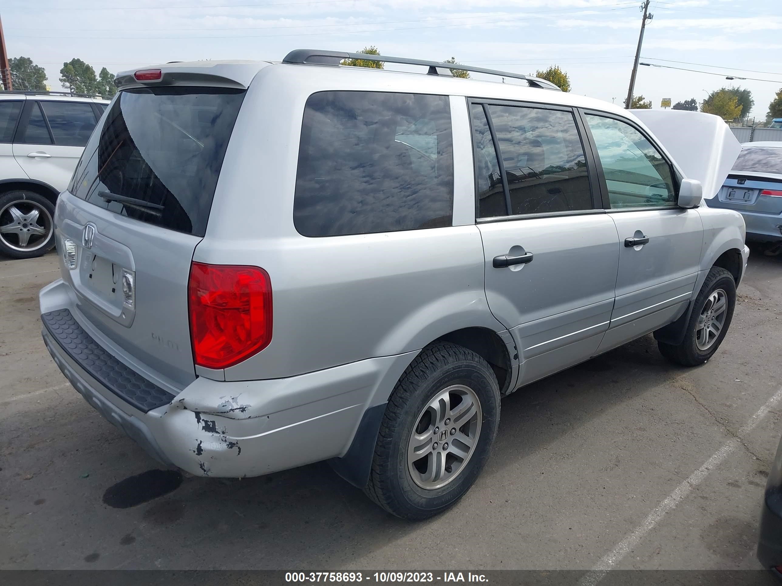 Photo 3 VIN: 2HKYF184X3H542566 - HONDA PILOT 