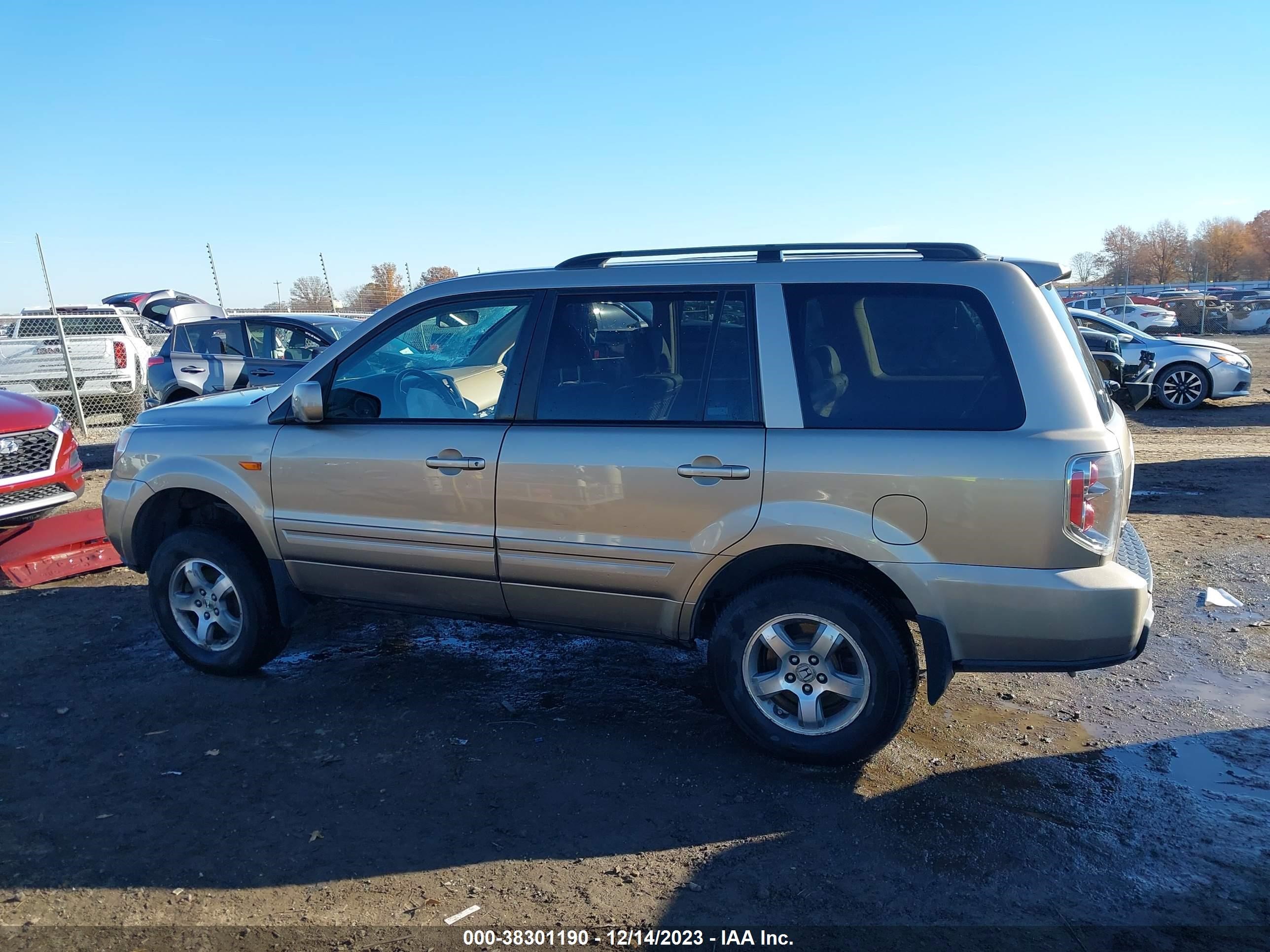 Photo 12 VIN: 2HKYF18537H536574 - HONDA PILOT 