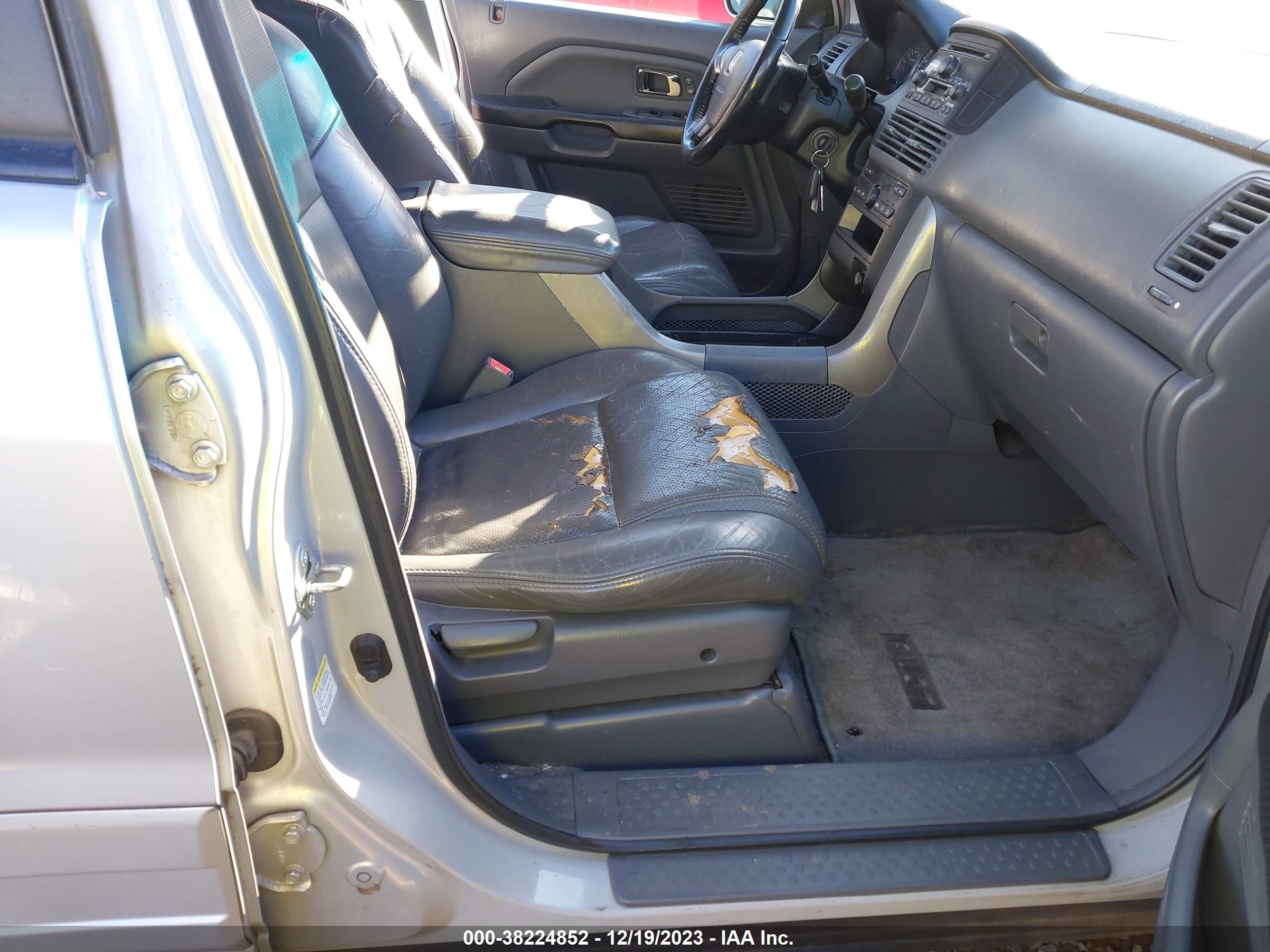 Photo 4 VIN: 2HKYF18543H611079 - HONDA PILOT 