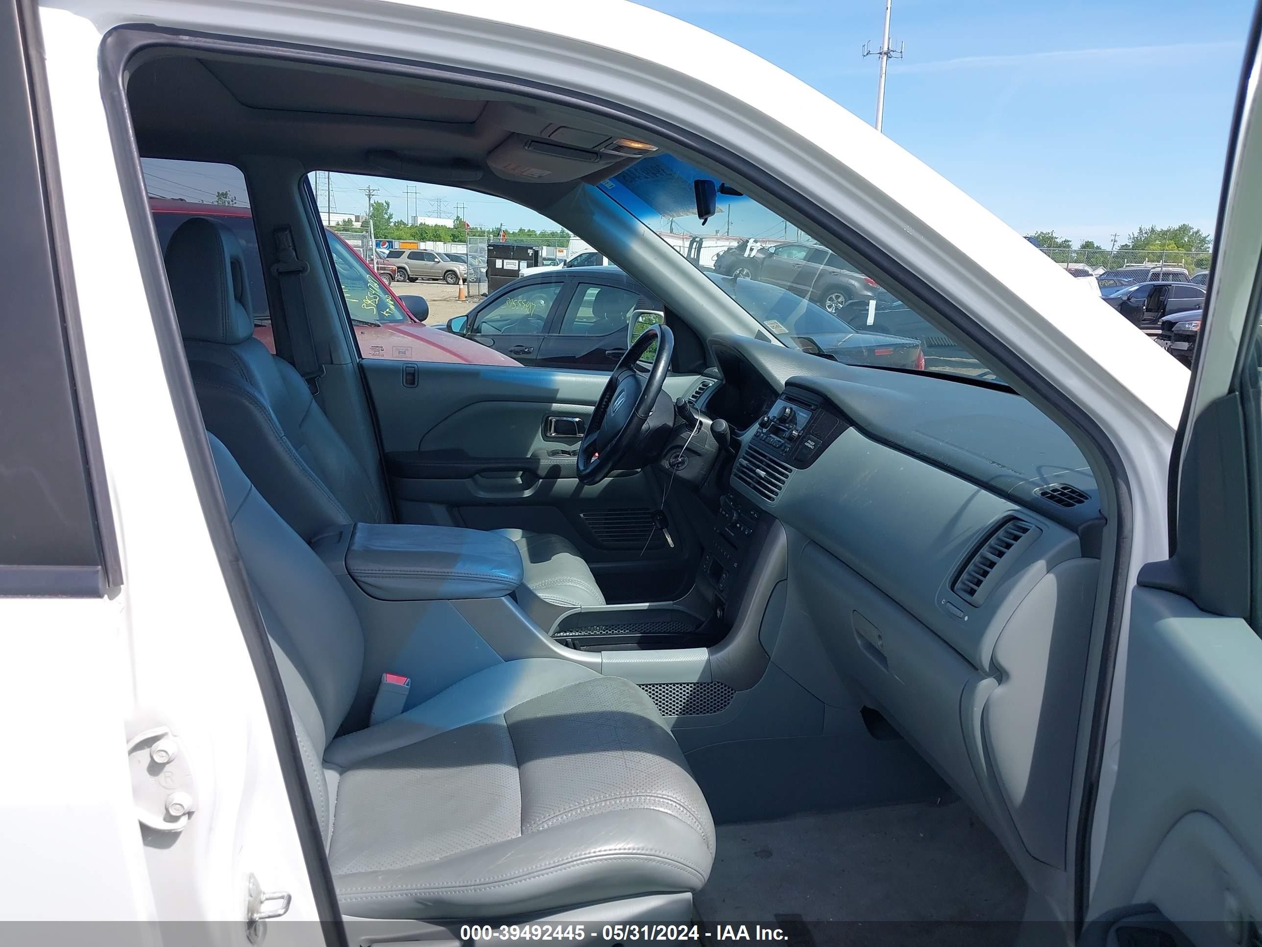 Photo 4 VIN: 2HKYF18565H544875 - HONDA PILOT 