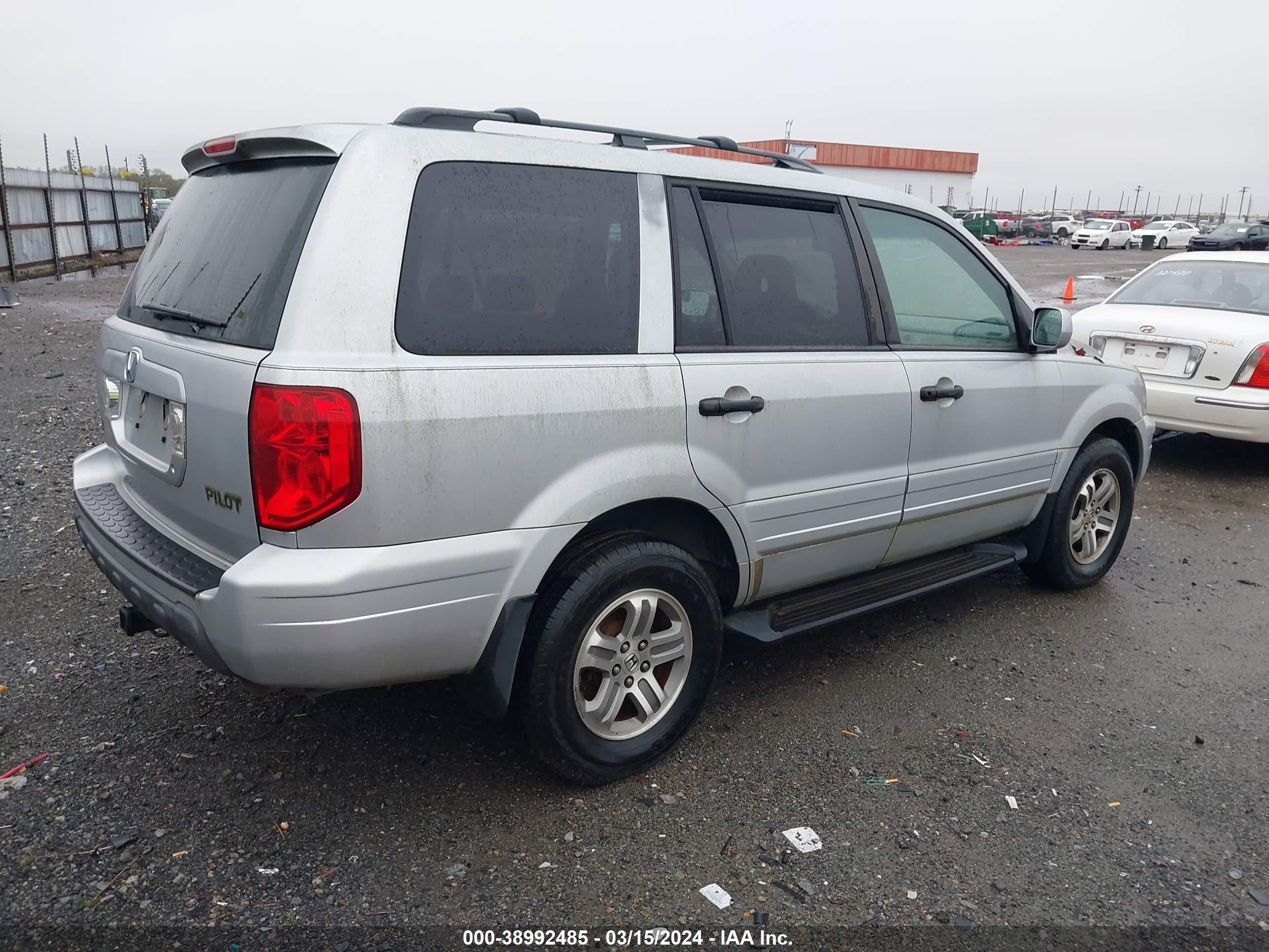 Photo 3 VIN: 2HKYF18573H567529 - HONDA PILOT 