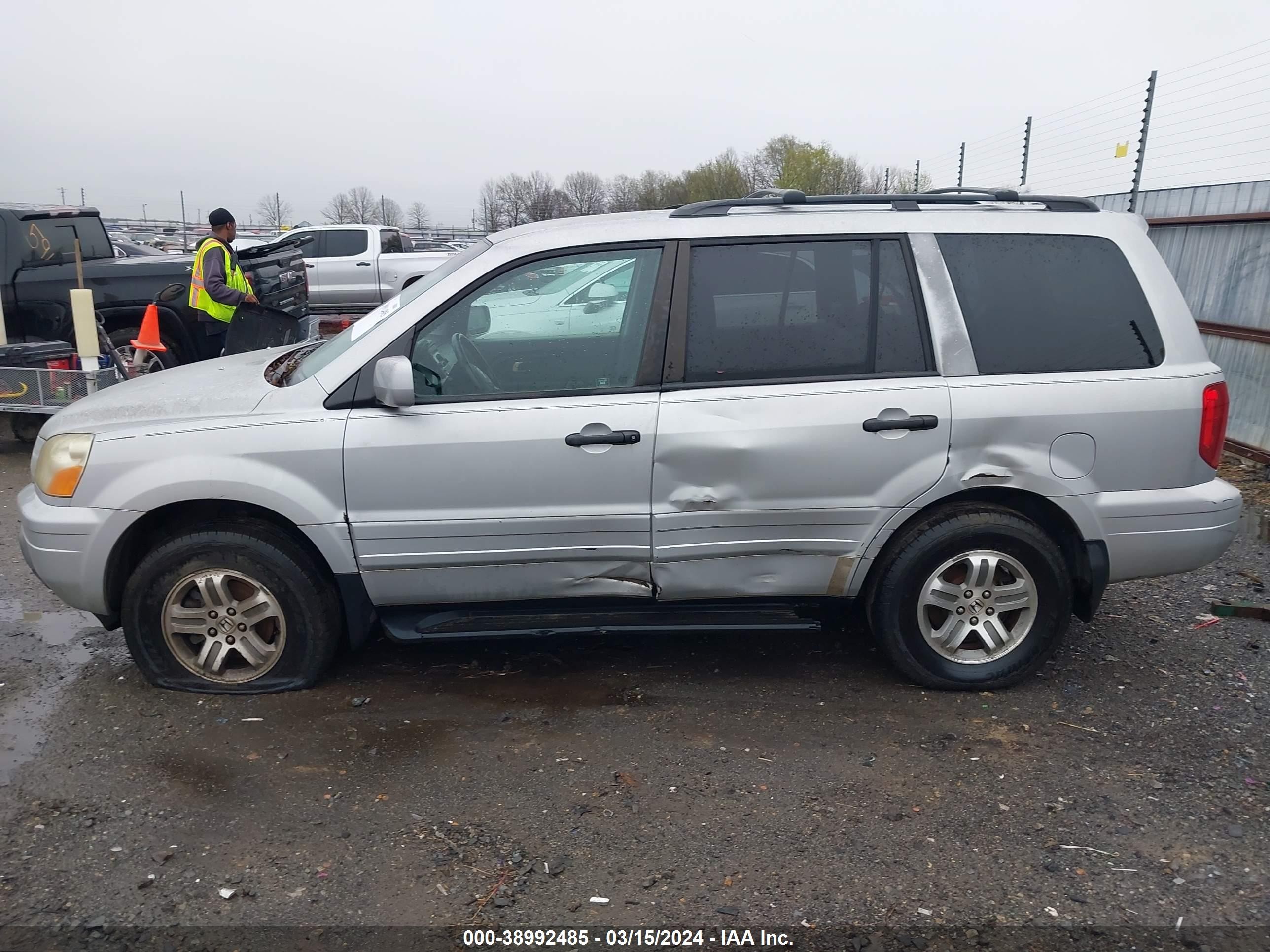 Photo 5 VIN: 2HKYF18573H567529 - HONDA PILOT 