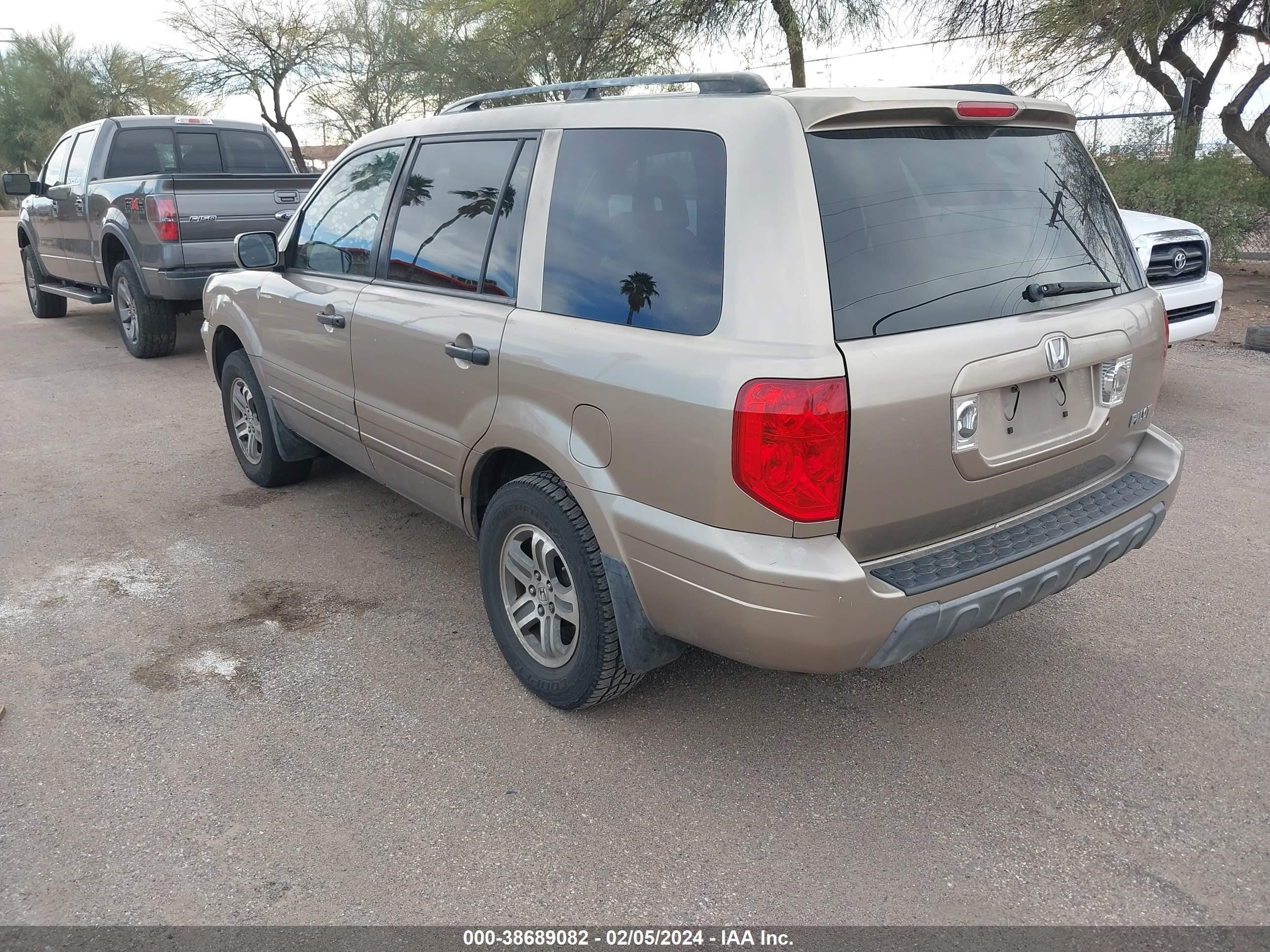 Photo 2 VIN: 2HKYF185X4H550676 - HONDA PILOT 