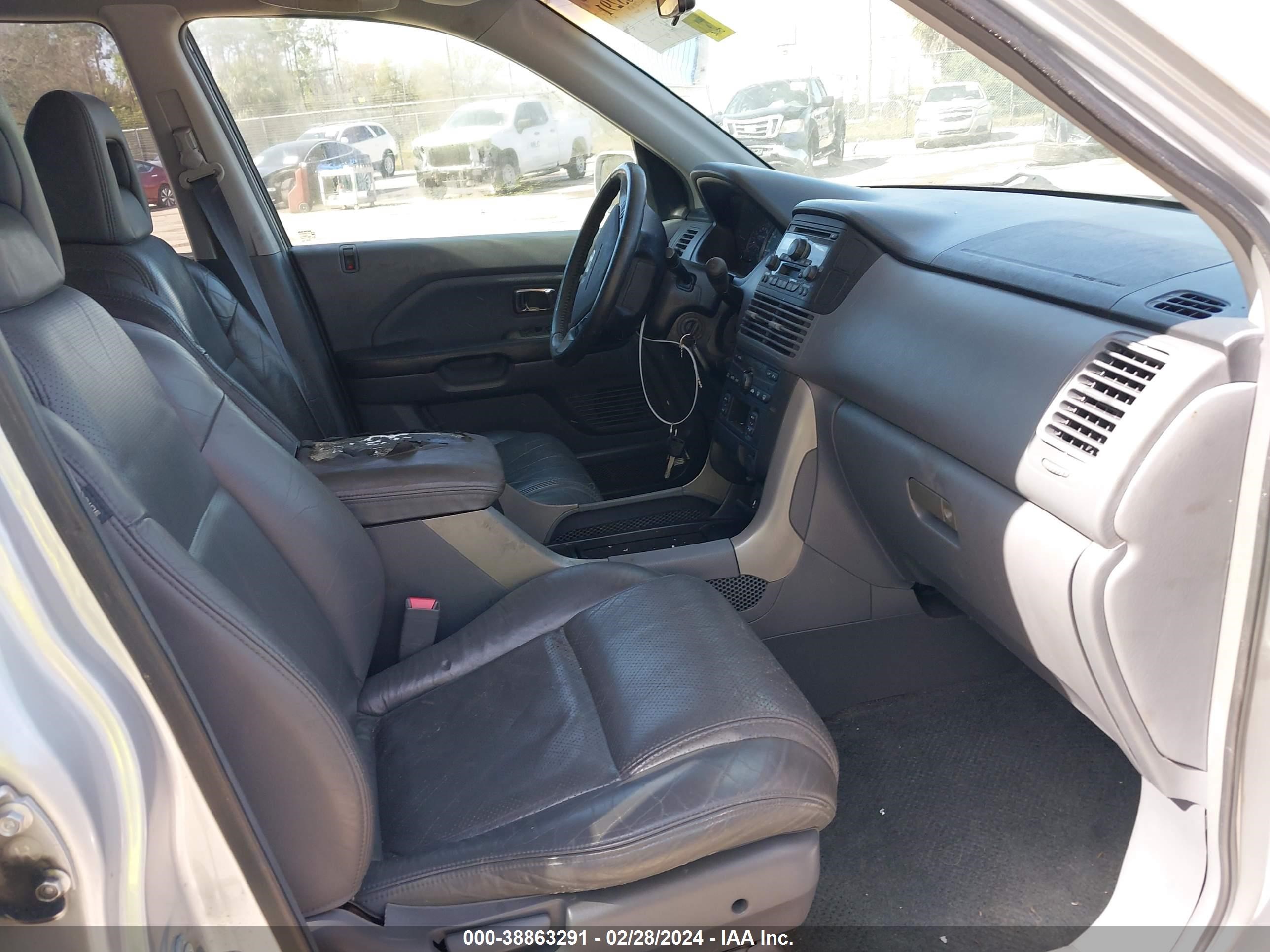 Photo 4 VIN: 2HKYF185X4H553836 - HONDA PILOT 