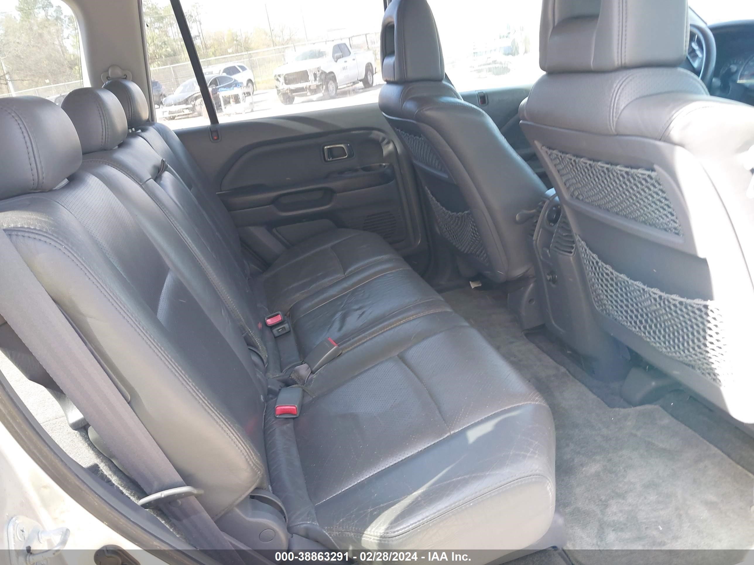 Photo 7 VIN: 2HKYF185X4H553836 - HONDA PILOT 