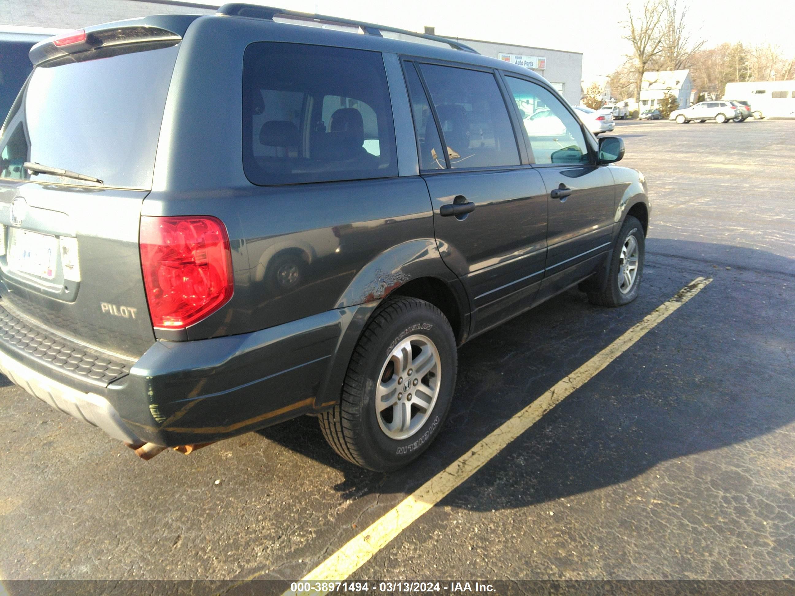 Photo 3 VIN: 2HKYF185X4H609855 - HONDA PILOT 