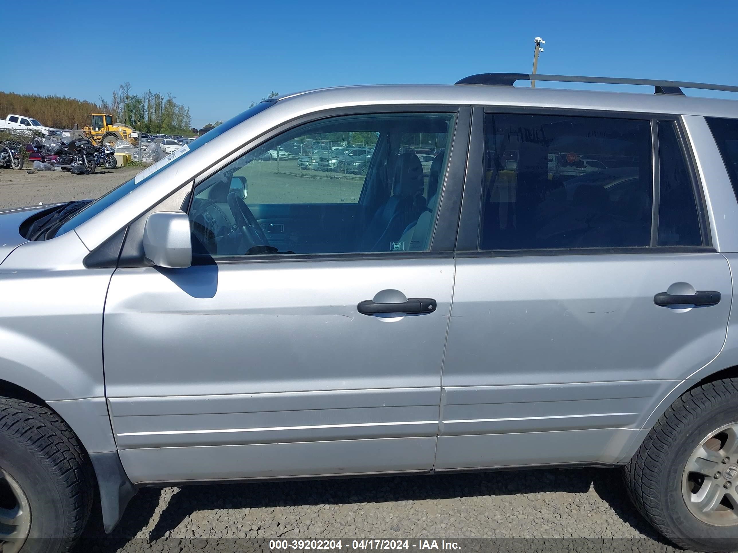 Photo 13 VIN: 2HKYF18625H516502 - HONDA PILOT 