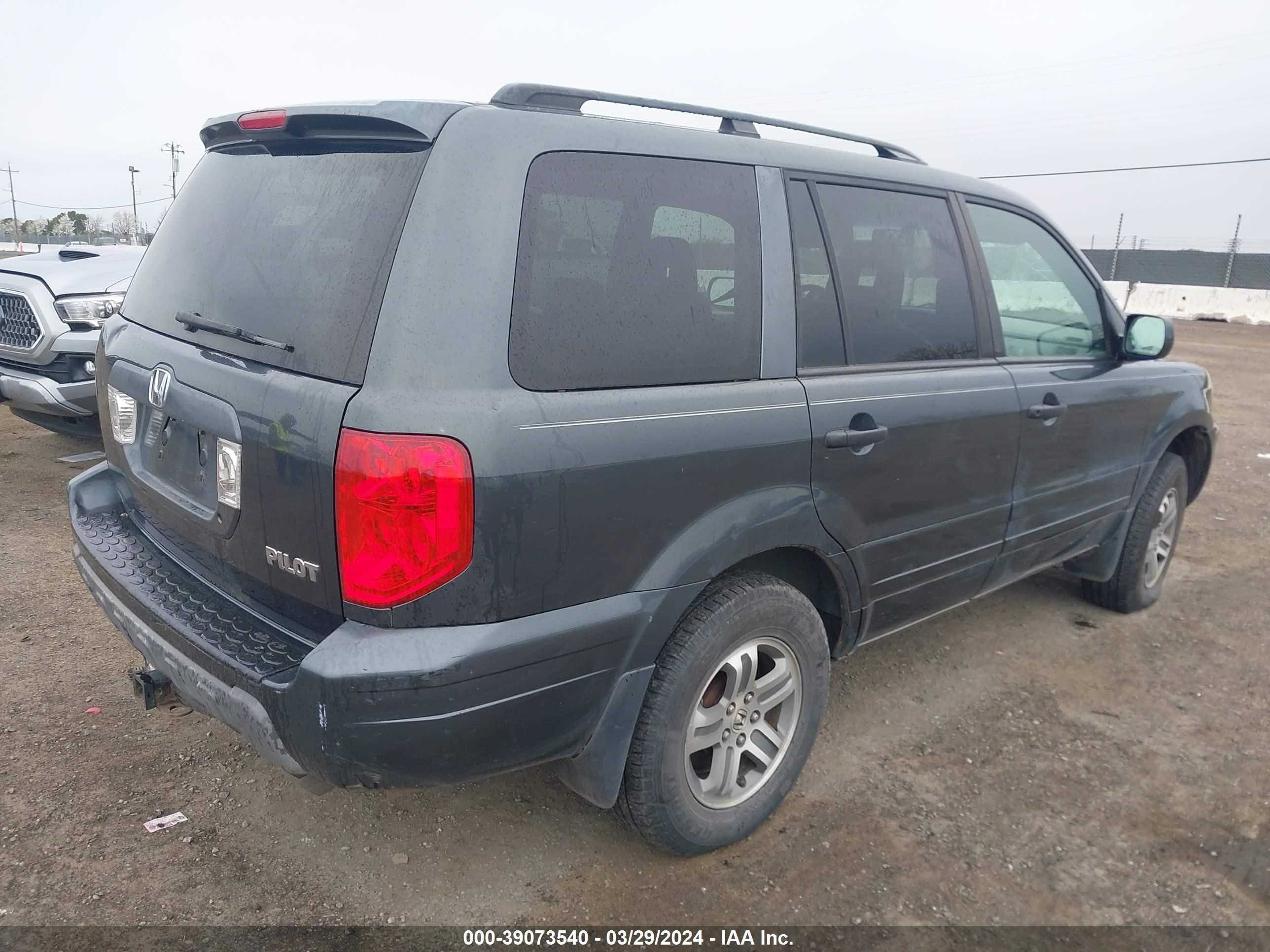 Photo 3 VIN: 2HKYF18634H577176 - HONDA PILOT 