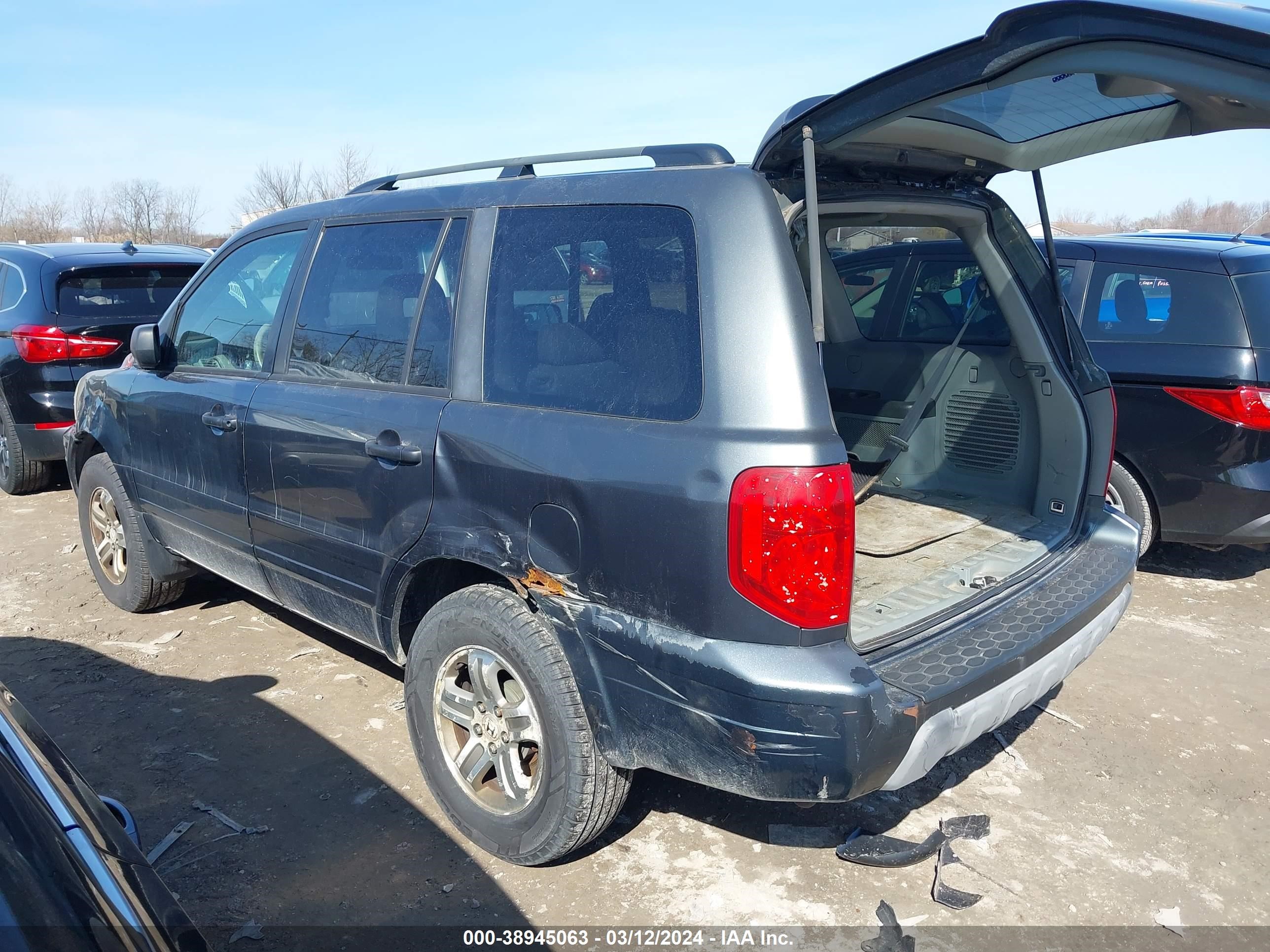 Photo 2 VIN: 2HKYF186X3H572720 - HONDA PILOT 