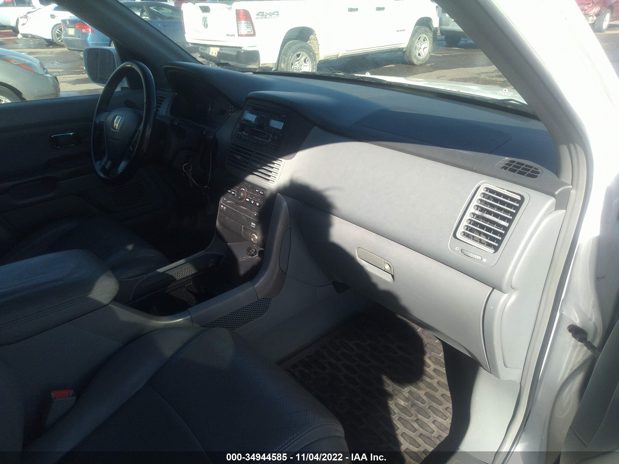 Photo 4 VIN: 2HKYF186X3H619857 - HONDA PILOT 