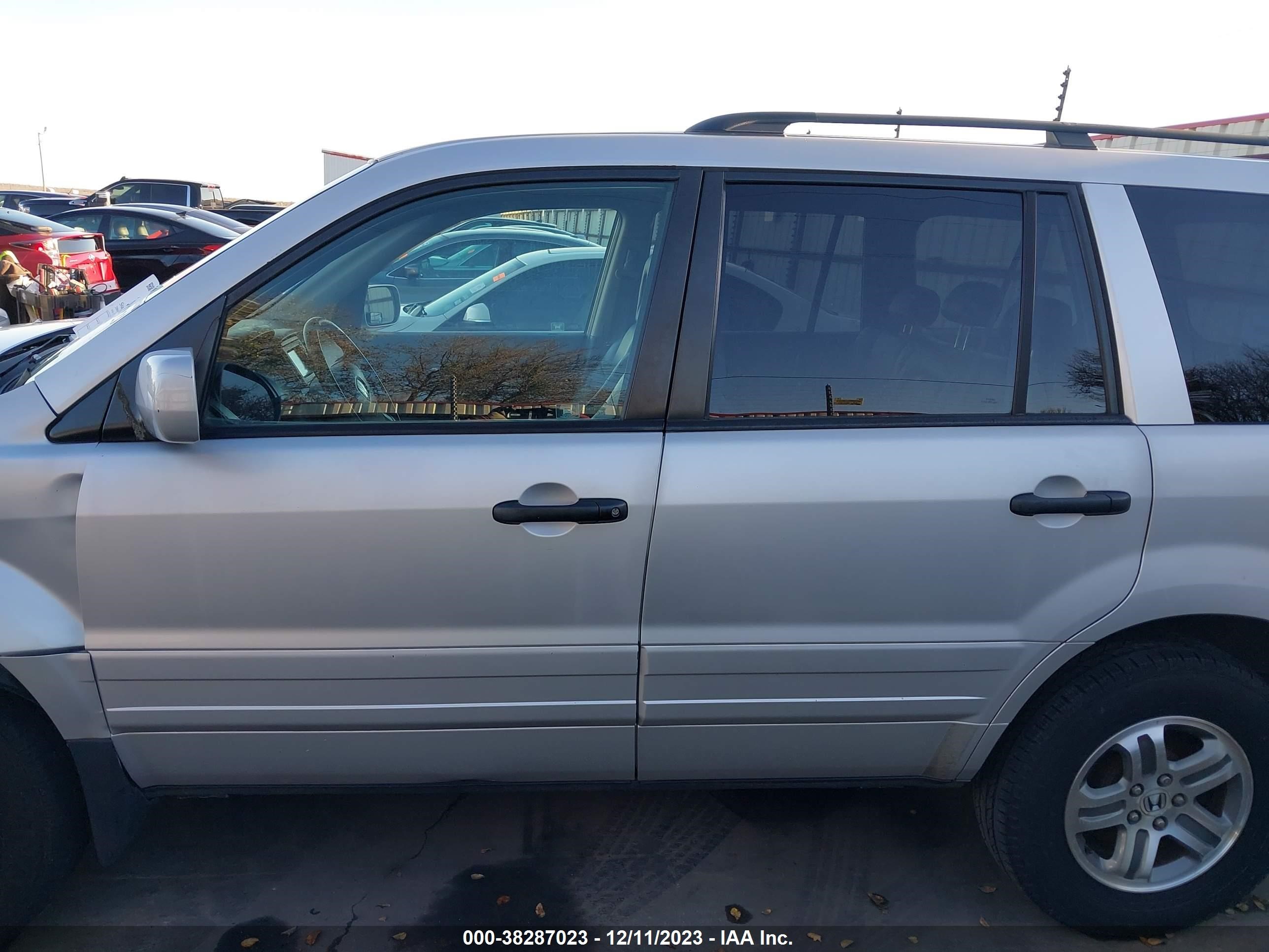 Photo 14 VIN: 2HKYF18734H537639 - HONDA PILOT 