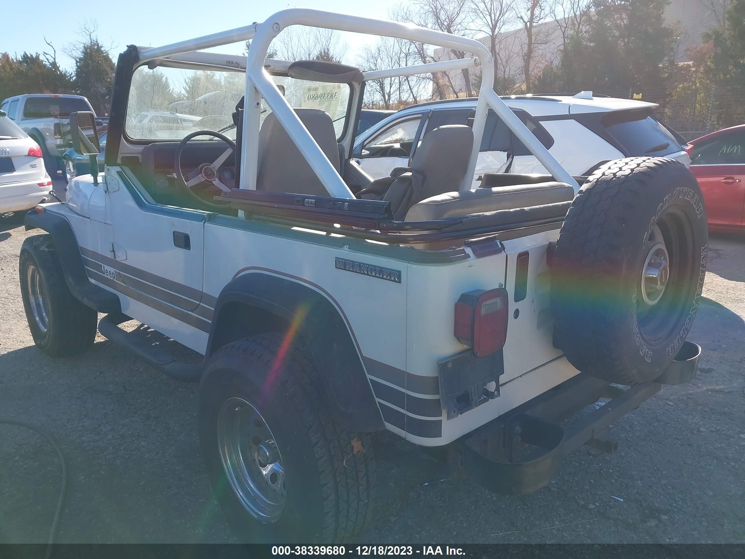 Photo 2 VIN: 2J4FY29M2KJ109517 - JEEP WRANGLER 