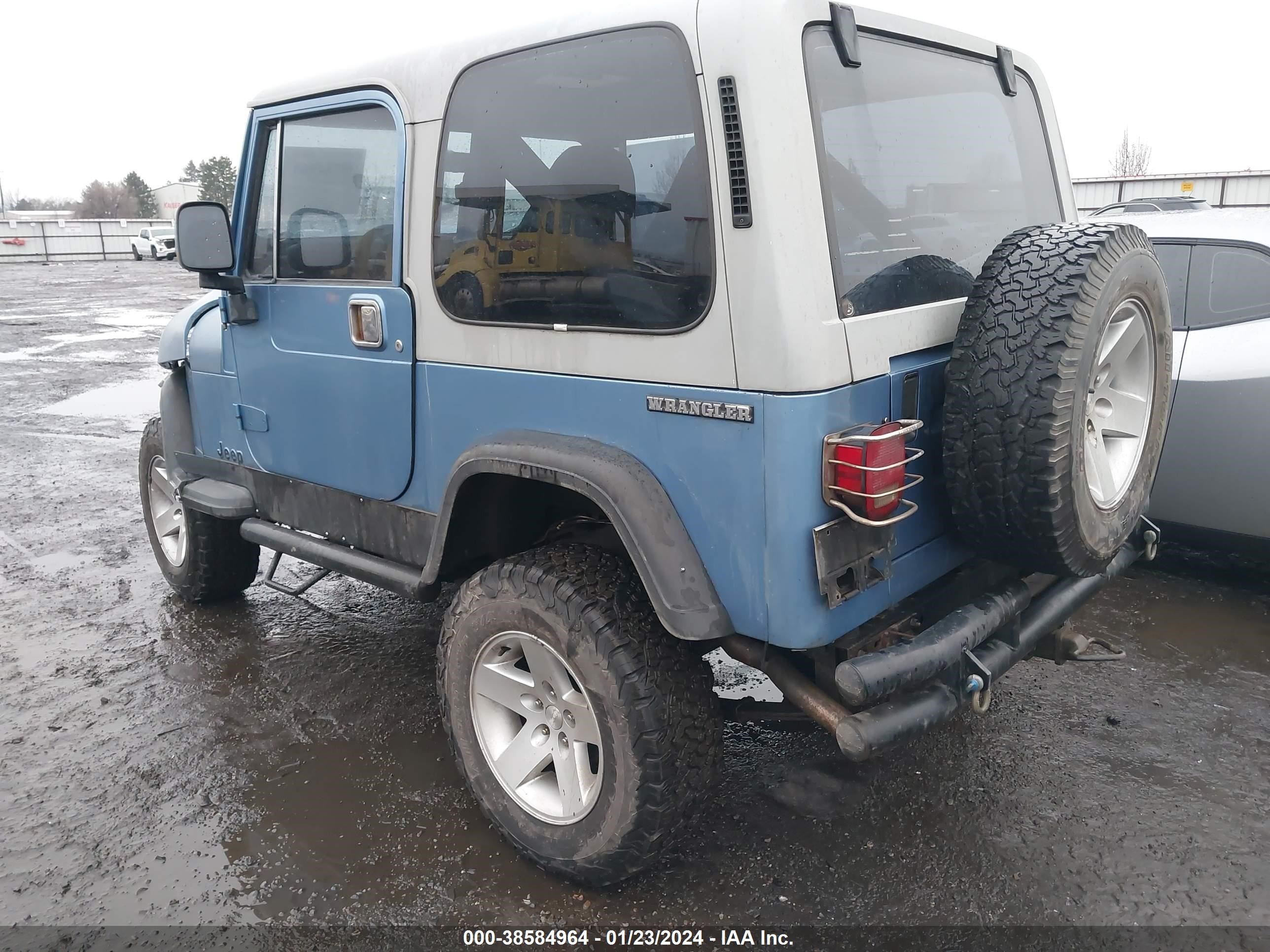 Photo 2 VIN: 2J4FY29T6KJ133391 - JEEP WRANGLER 