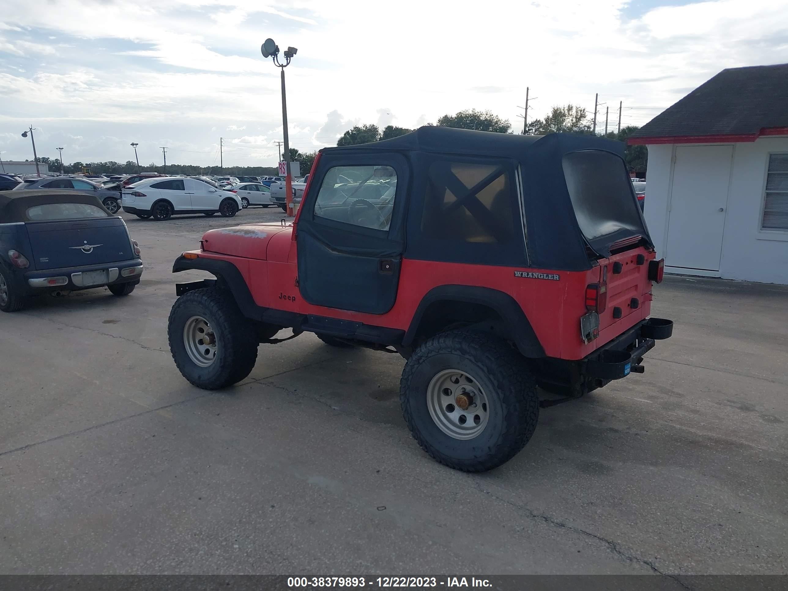 Photo 2 VIN: 2J4FY29TXKJ169200 - JEEP WRANGLER 