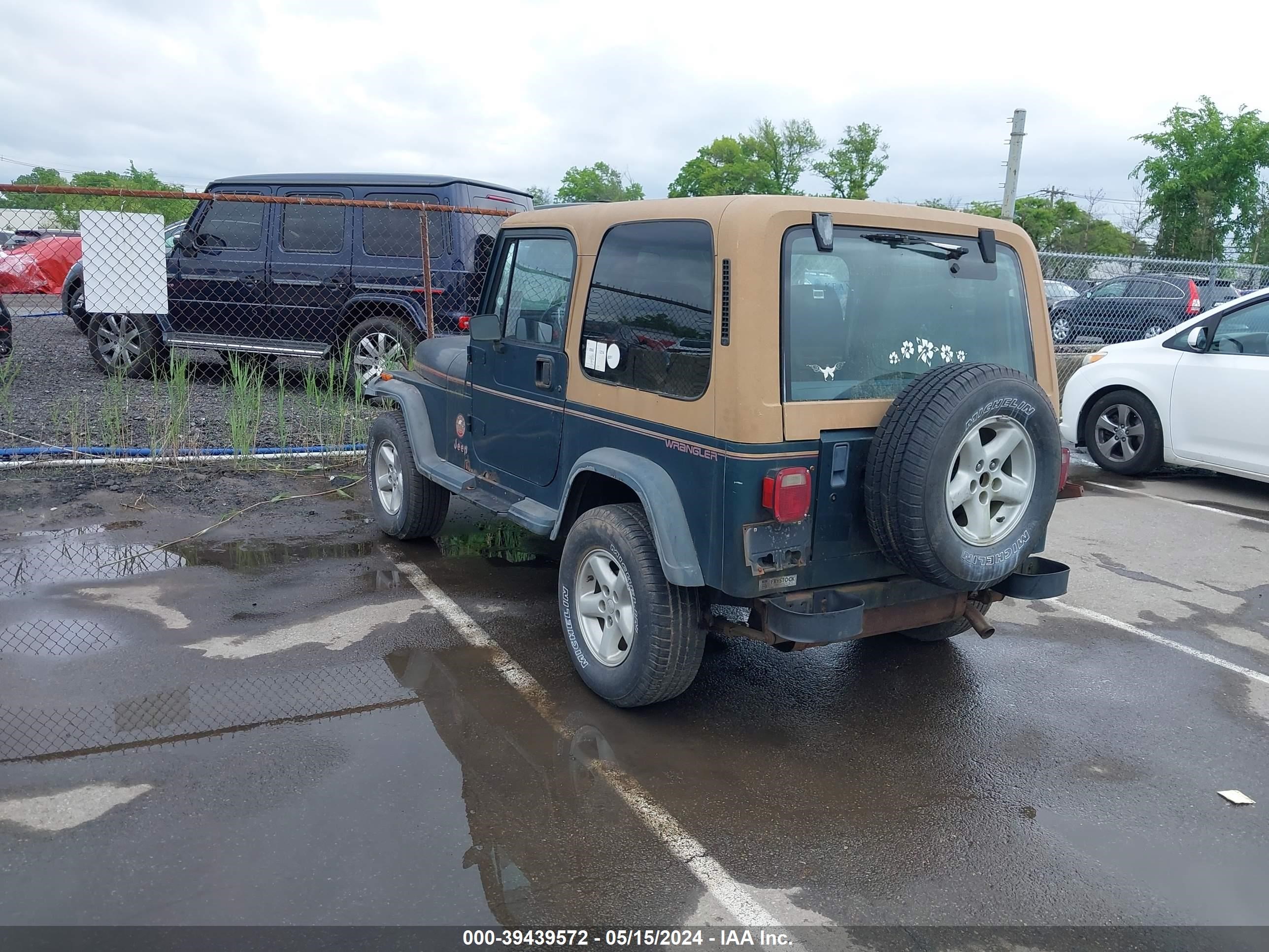 Photo 2 VIN: 2J4FY49S0NJ538606 - JEEP WRANGLER 