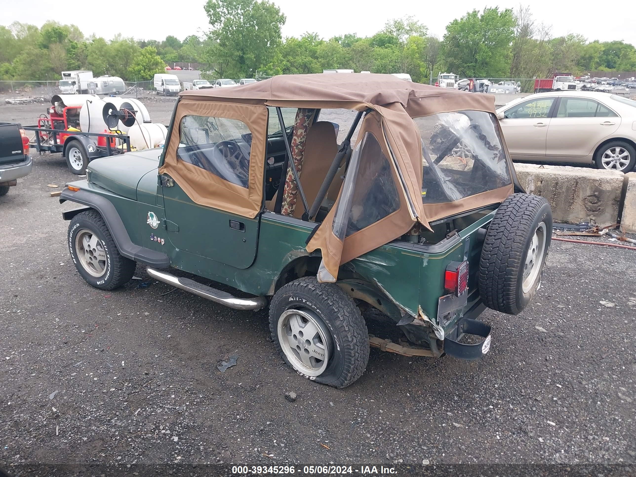 Photo 2 VIN: 2J4FY49S2NJ536744 - JEEP WRANGLER 